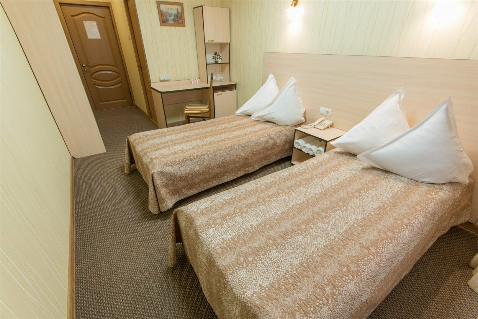 Односпальная кровать в общем номере