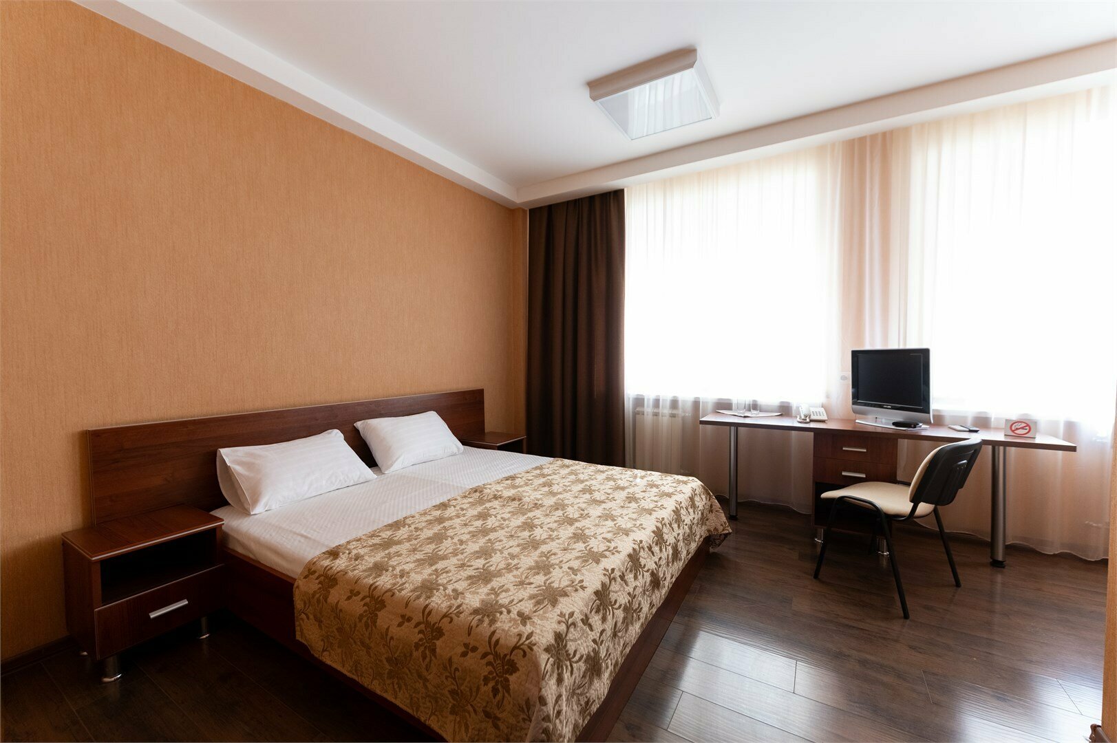 Стандартный двухместный номер с двуспальной кроватью