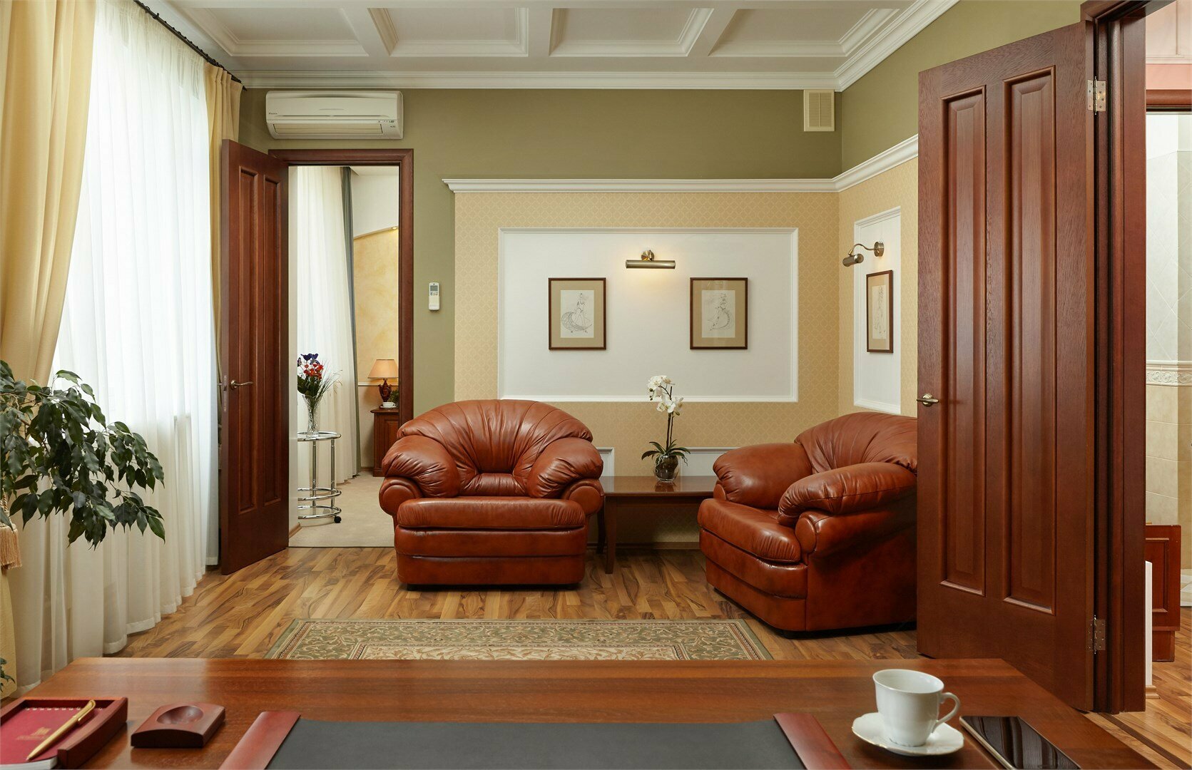 Сюит  трехкомнатный