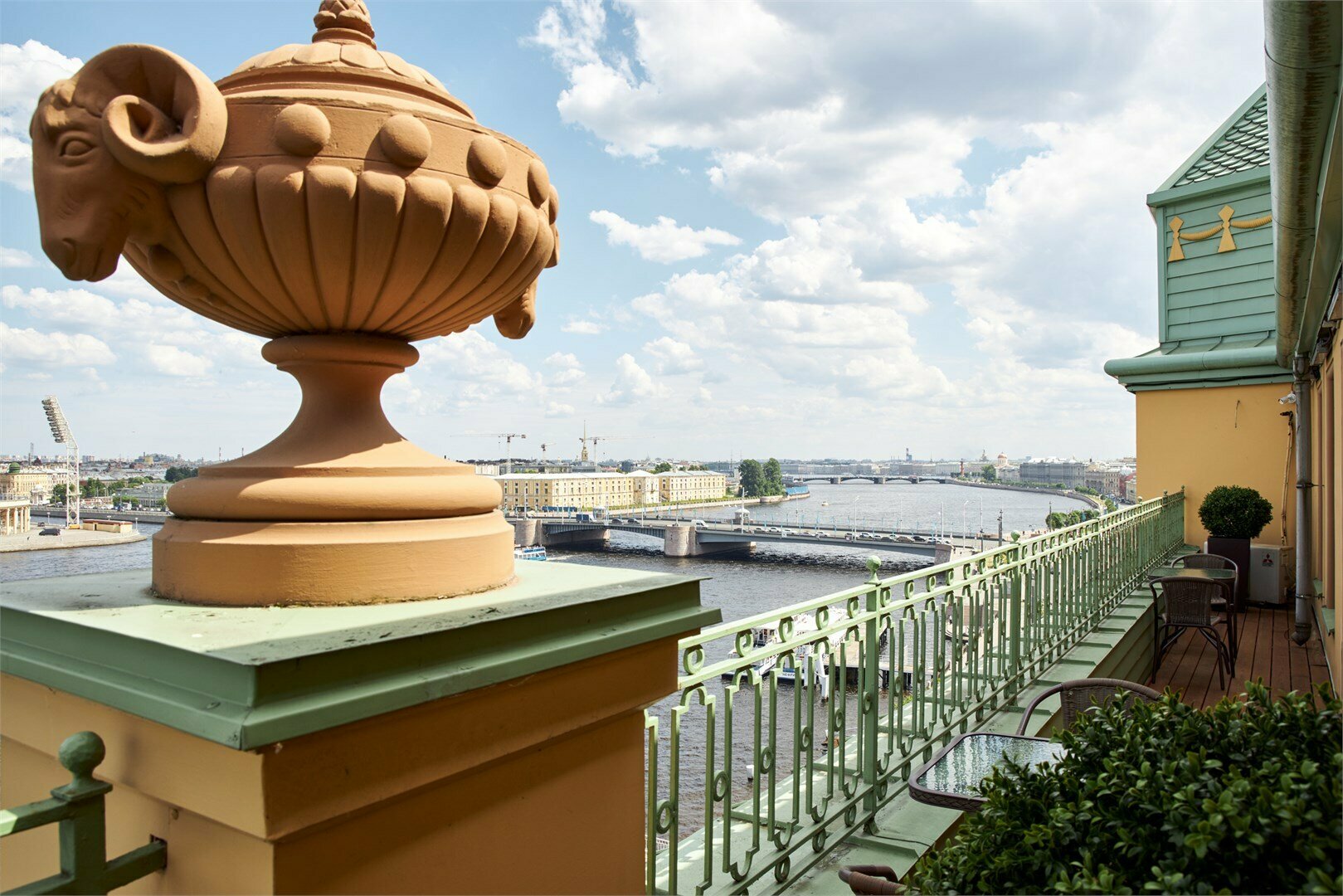 Полулюкс с террасой | Вид на Неву