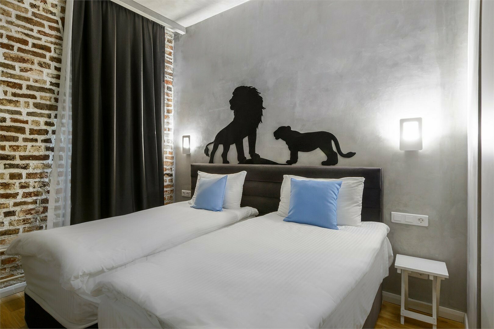 ДВУХМЕСТНЫЙ НОМЕР C 1 КРОВАТЬЮ ИЛИ 2 ОТДЕЛЬНЫМИ КРОВАТЯМИ + 1 доп.место