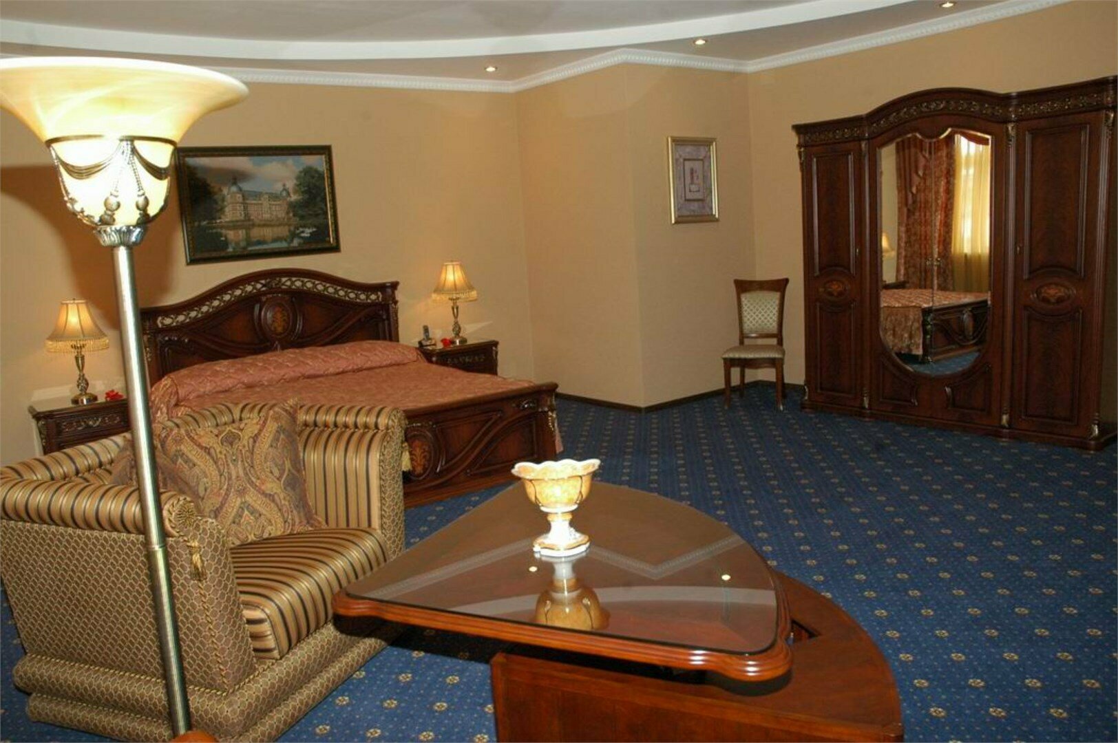 Джуниор сюит 80 кв.м /общая кровать/