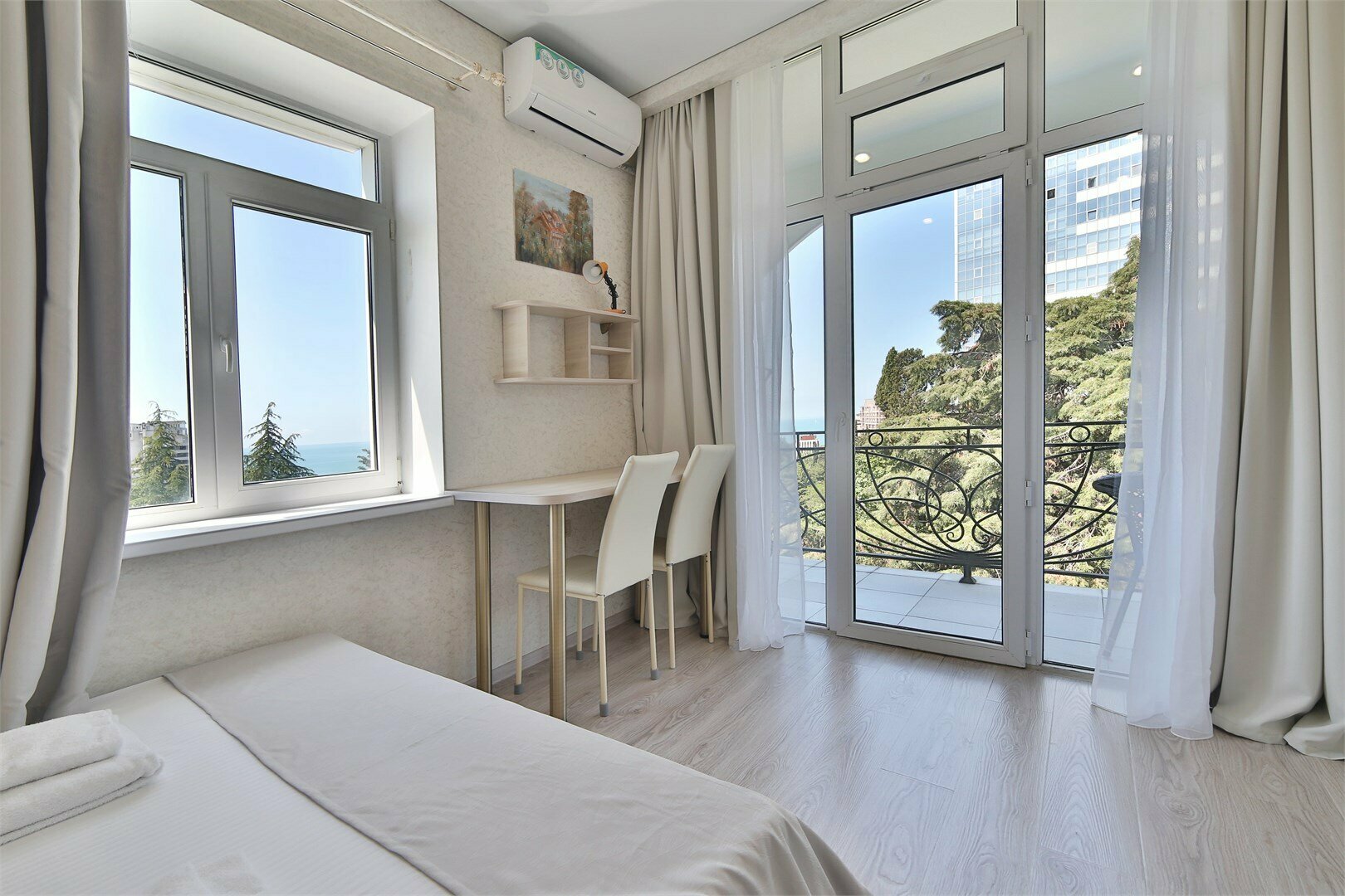 Апартаменты с балконом и видом на море (корпус 10Д)