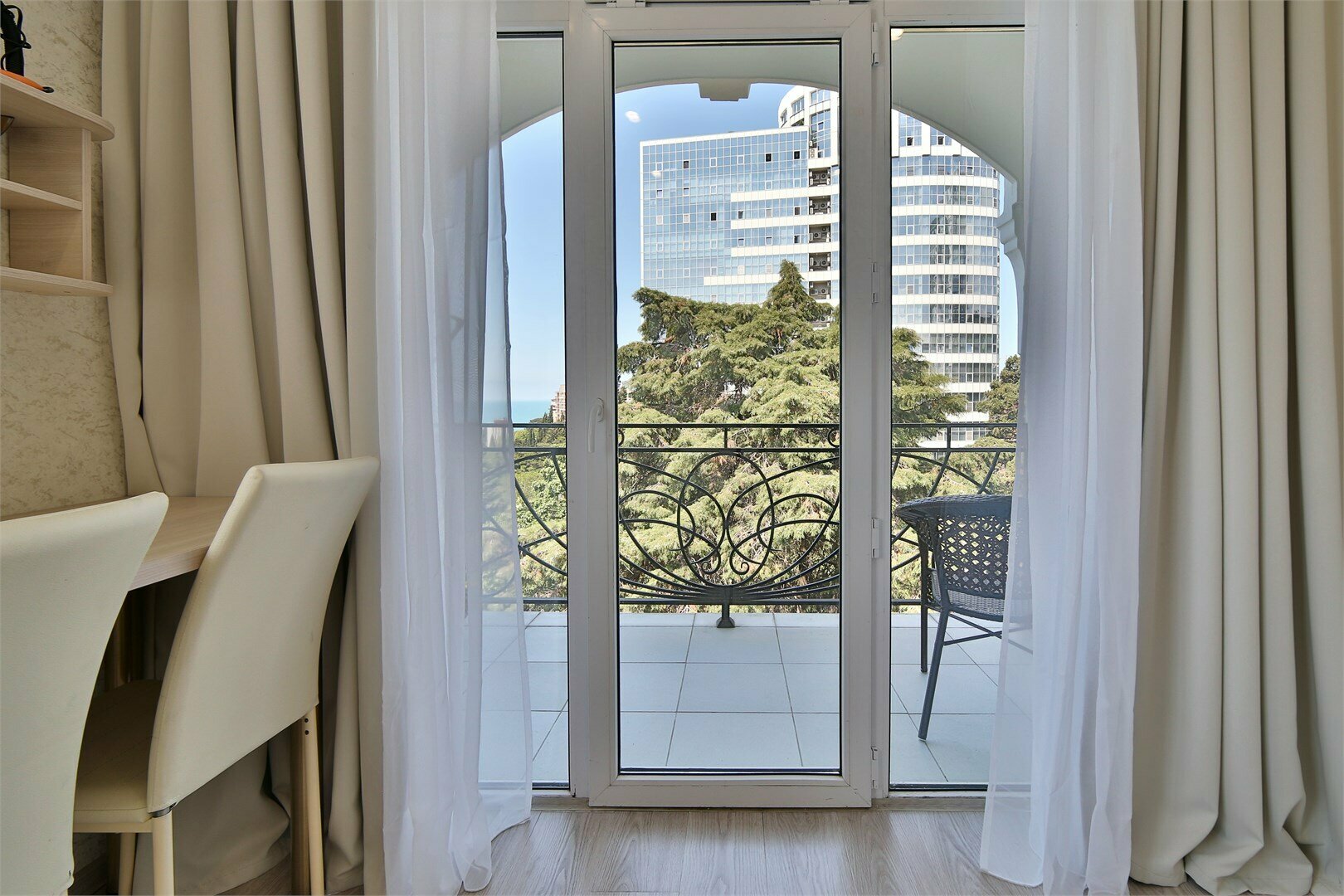 Апартаменты с балконом и видом на море (корпус 10Д)