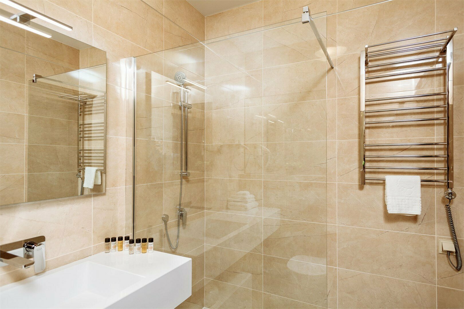 Улучшенный с террасой и видом на озеро в здании гостиницы "Эдельвейс"