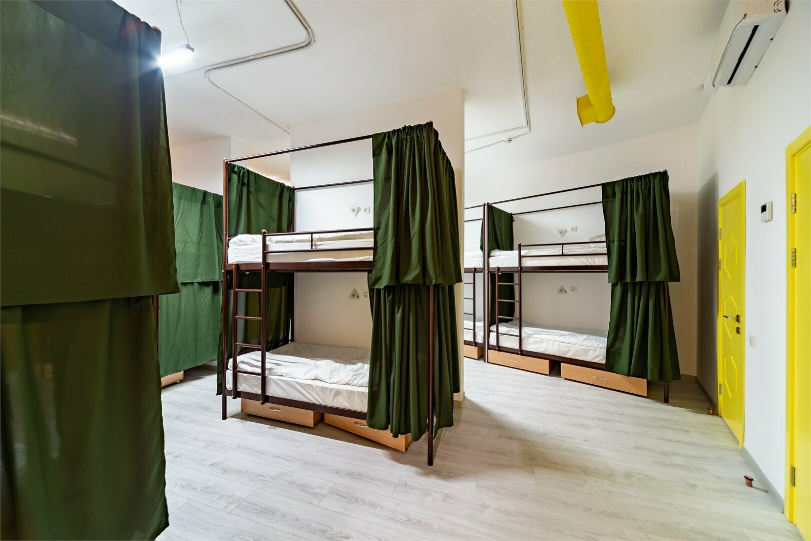 Общий 16-местный номер для мужчин и женщин