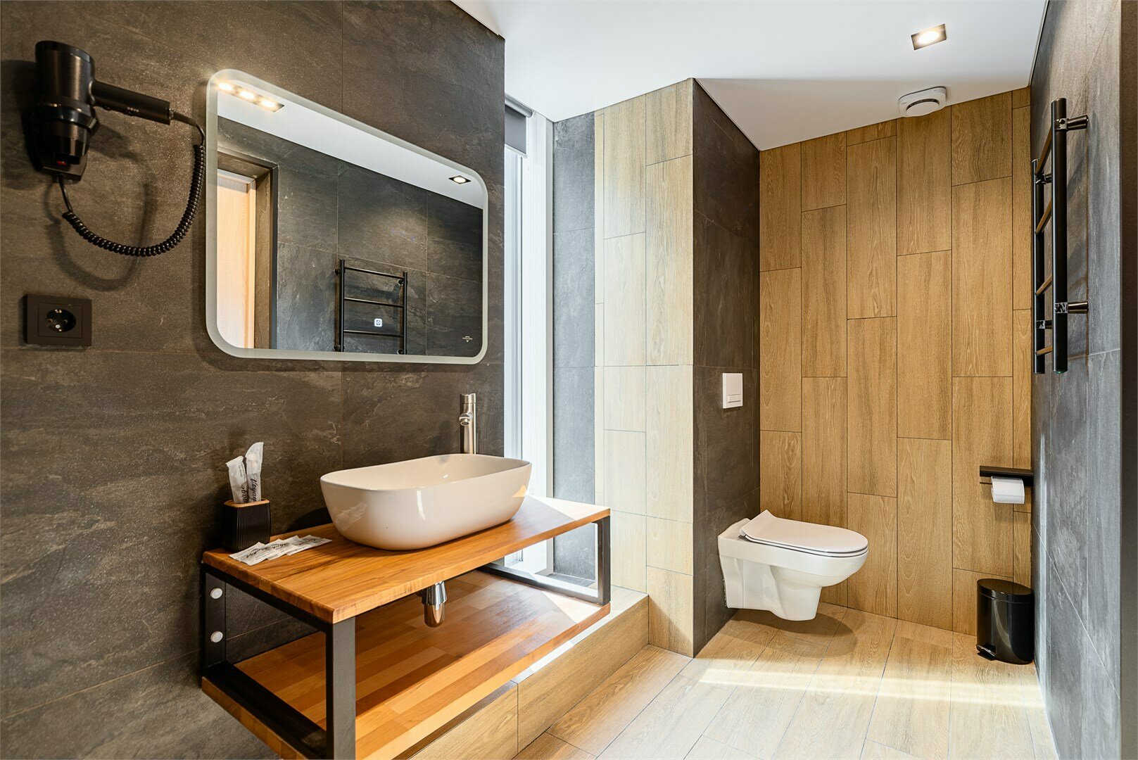 Джуниор Сюит