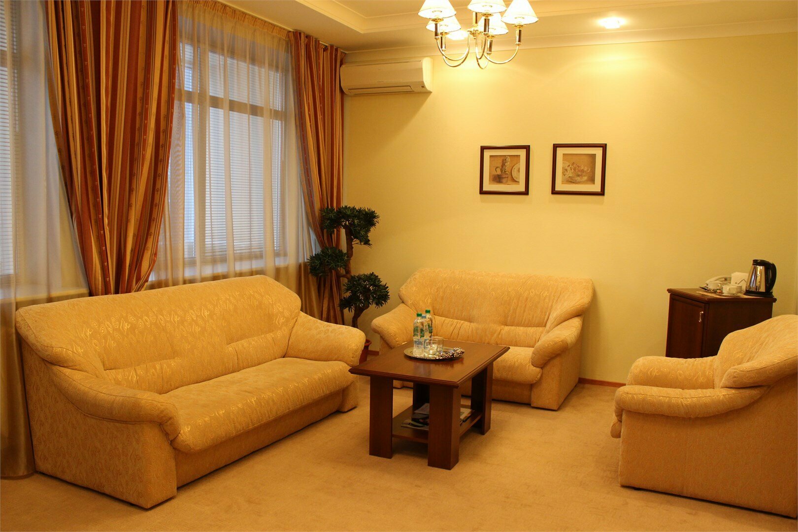 * Люкс (одноместный, двухкомнатный)