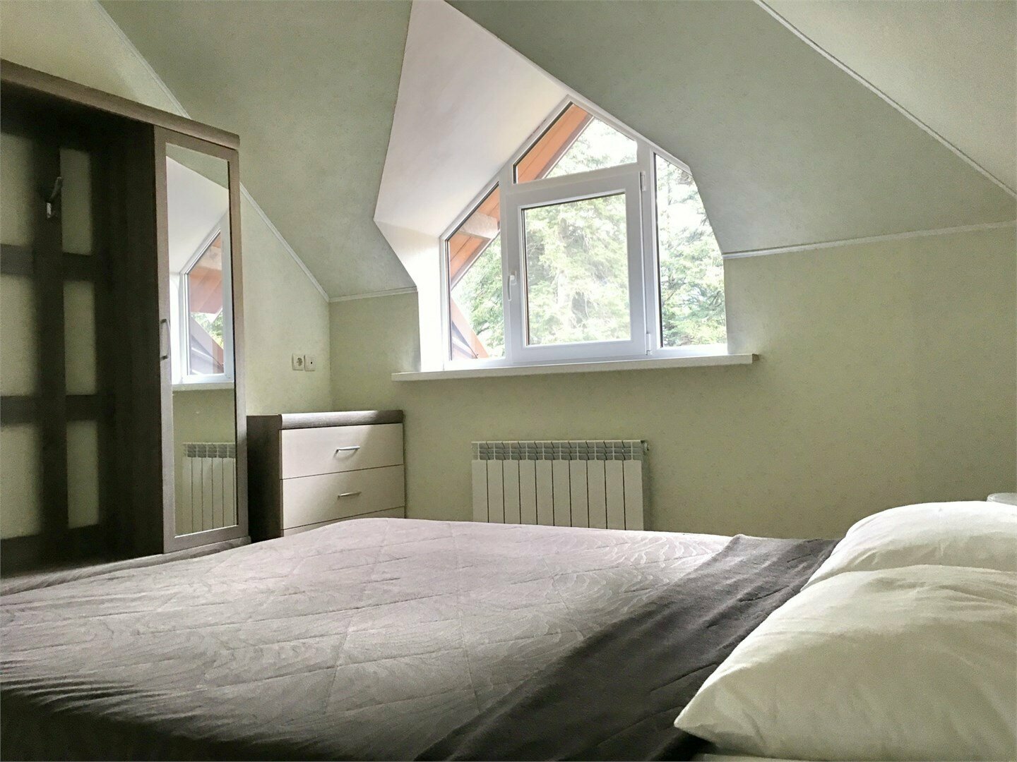 Семейный номер с видом на горы