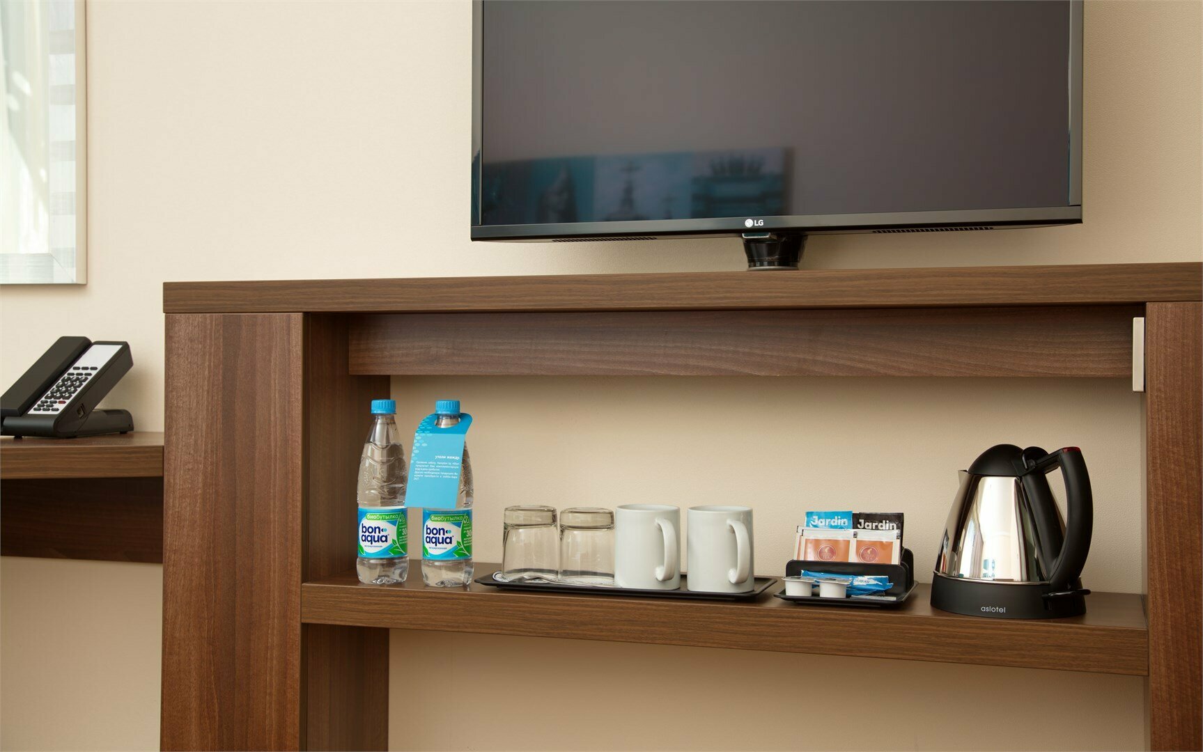 НОМЕР С ДВУСПАЛЬНОЙ КРОВАТЬЮ (QUEEN) И ДИВАНОМ-КРОВАТЬЮ