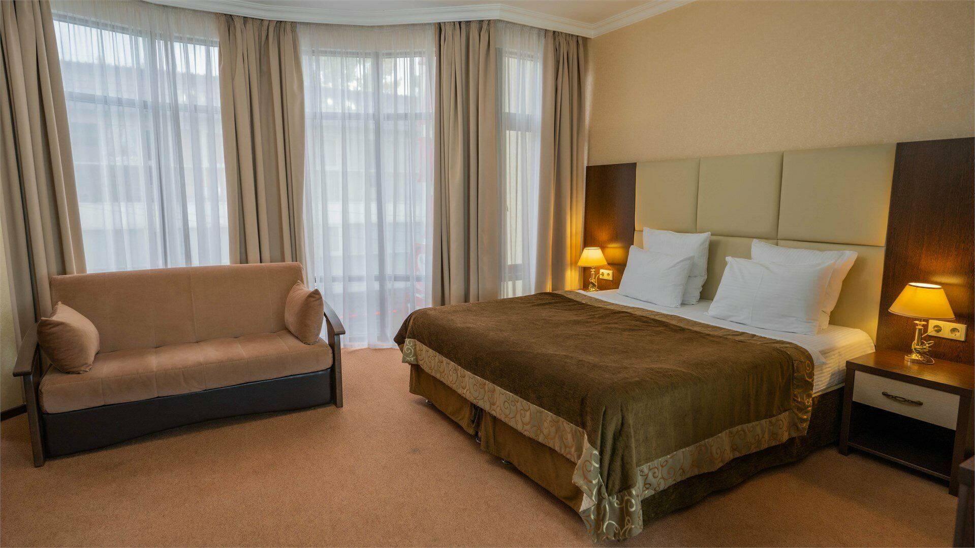 Джуниор Сьюит (Полулюкс)