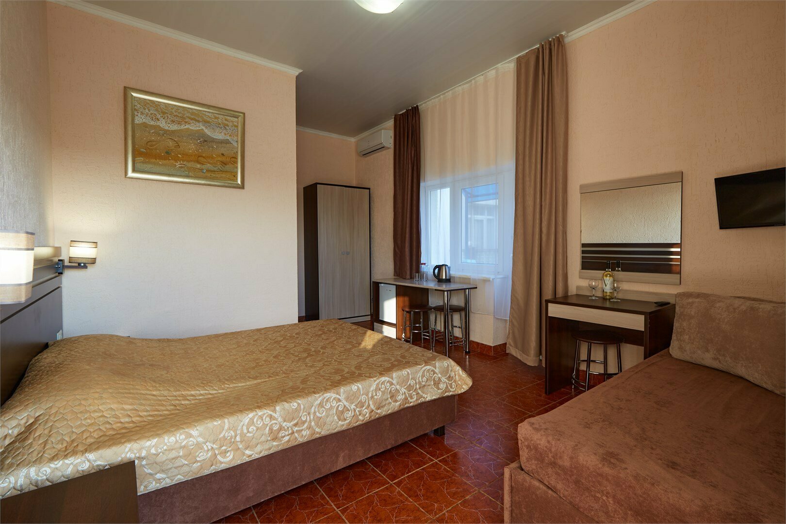 Улучшенный номер с видом на море и балконом