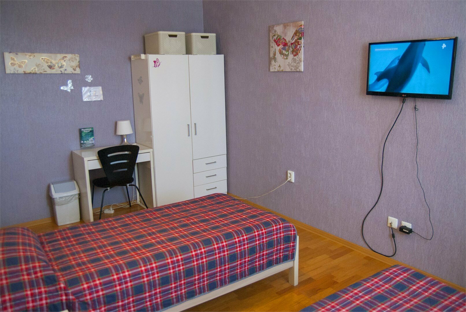 Двухместный номер с 2 отдельными кроватями и общей ванной комнатой