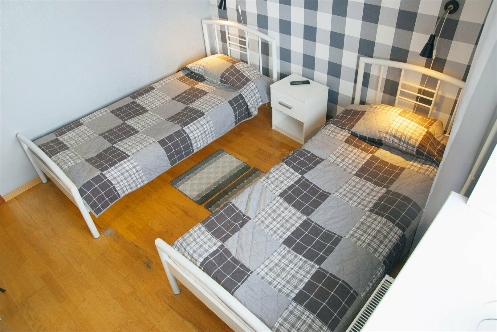 Двухместный номер с 2 отдельными кроватями и общей ванной комнатой