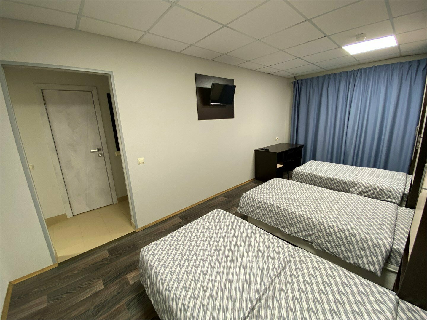 Четырехместный номер с ванной комнатой