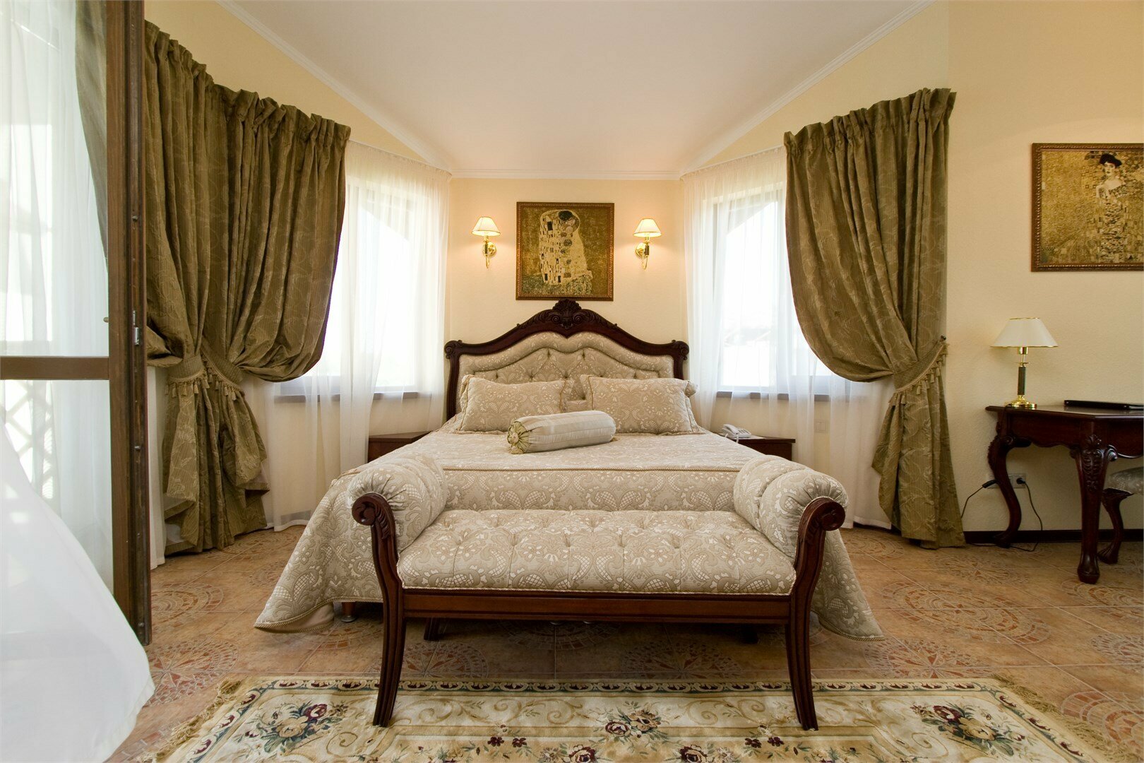 Апартаменты 203