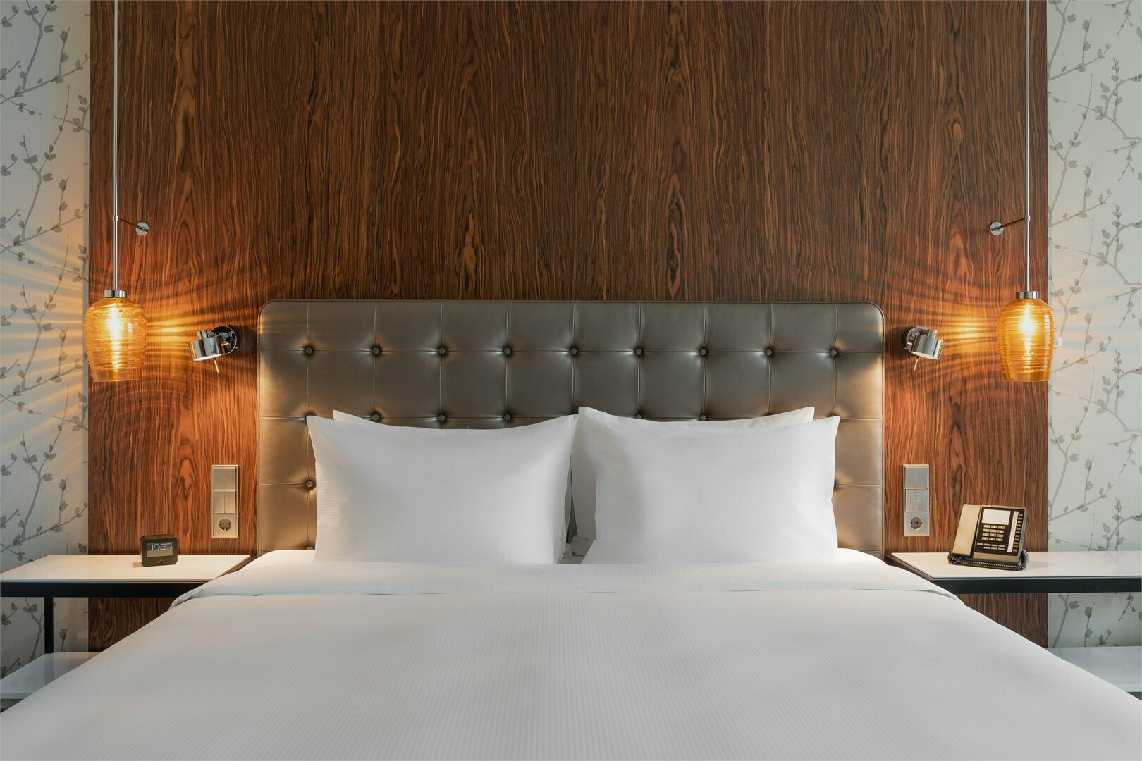 НОМЕР С БОЛЬШОЙ КРОВАТЬЮ (KING SIZE) С ВИДОМ НА ГОРОД