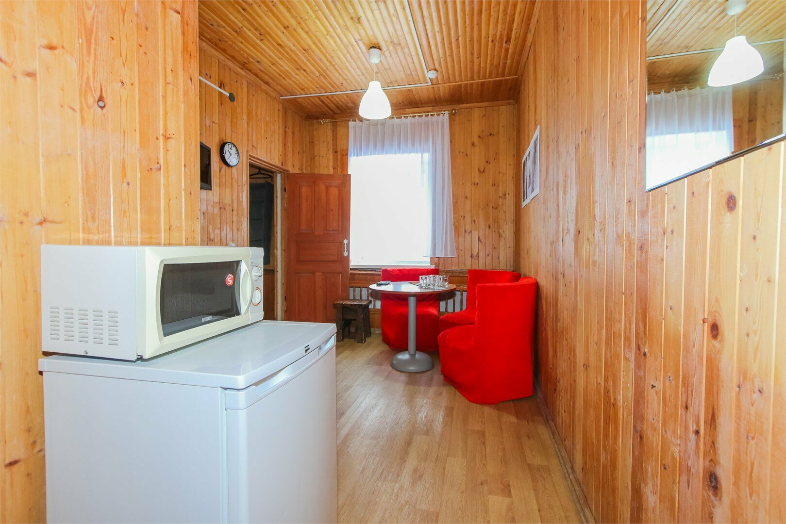 (Хостел Alen) Эконом 8-местный двухкомнатный с санузлом в номере и душем на этаже