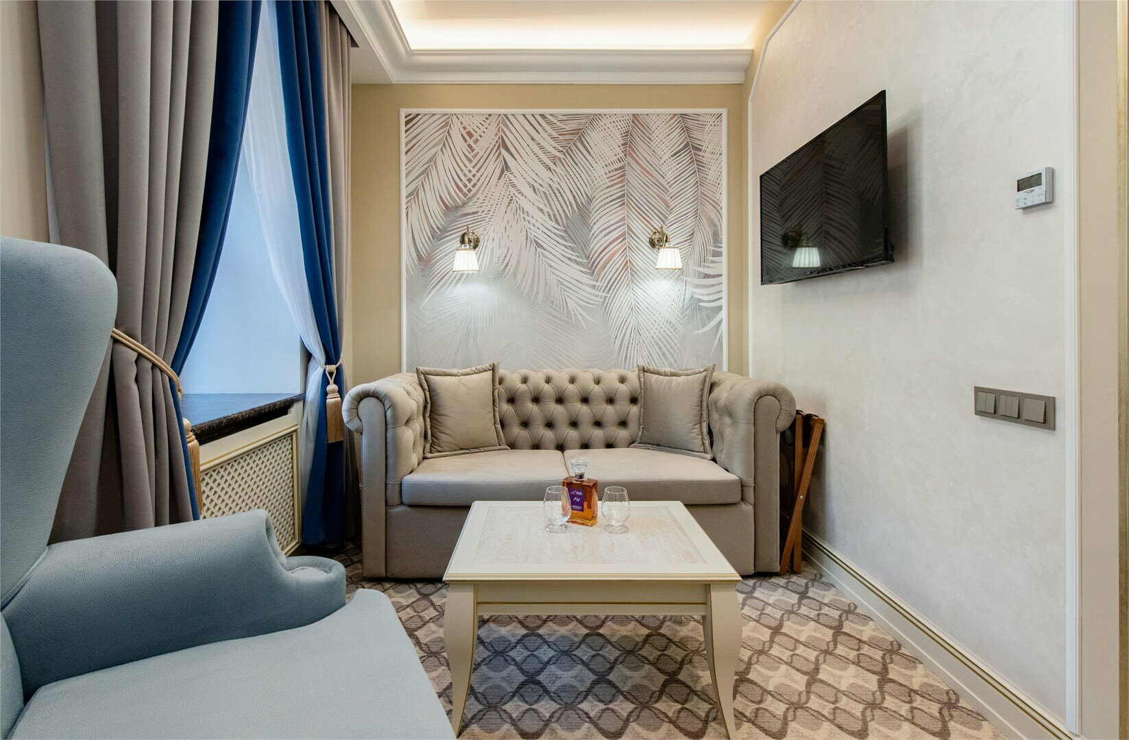 Джуниор Сюит