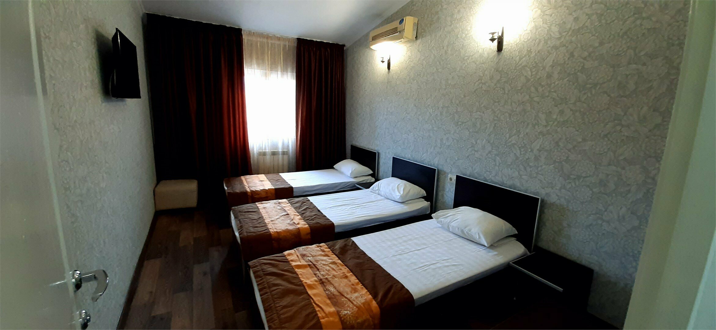 Стандарт трехместный с раздельными кроватями.