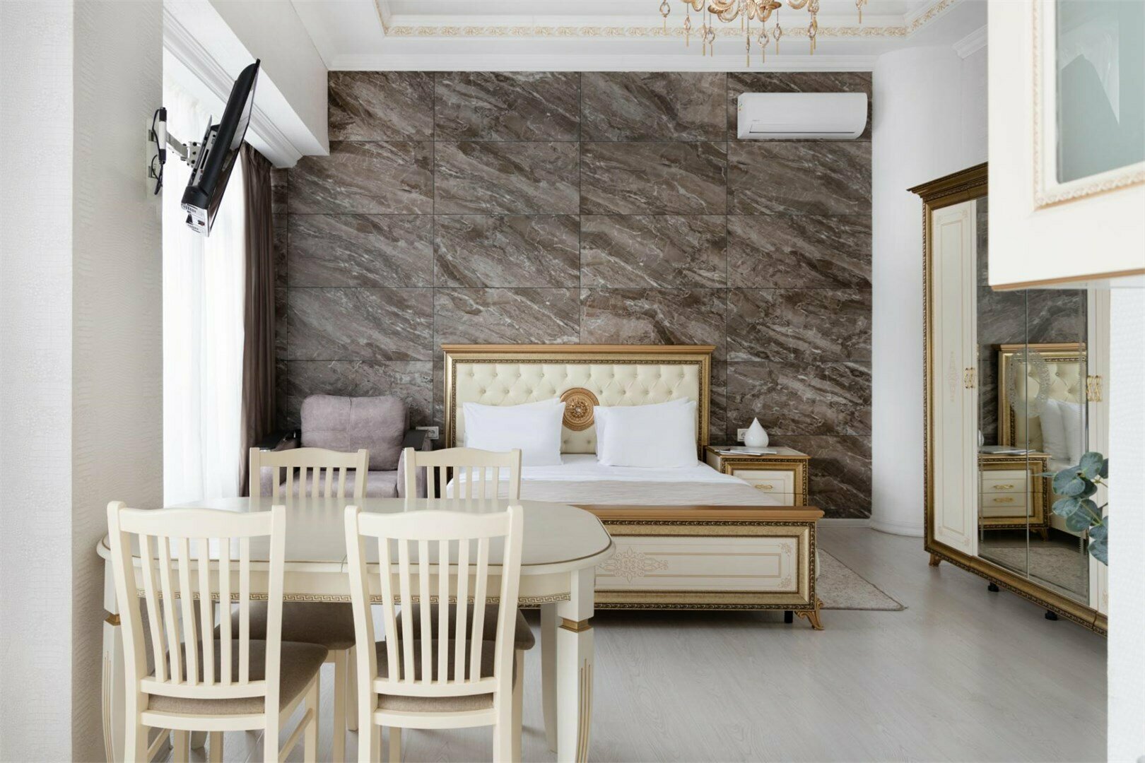 Студио Делюкс