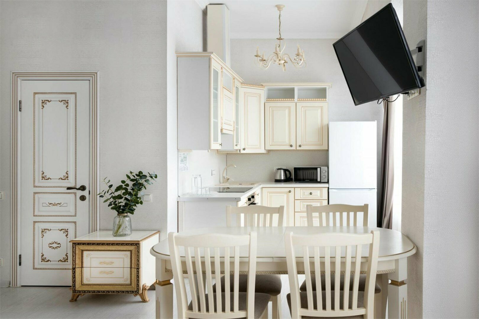 Студио Делюкс