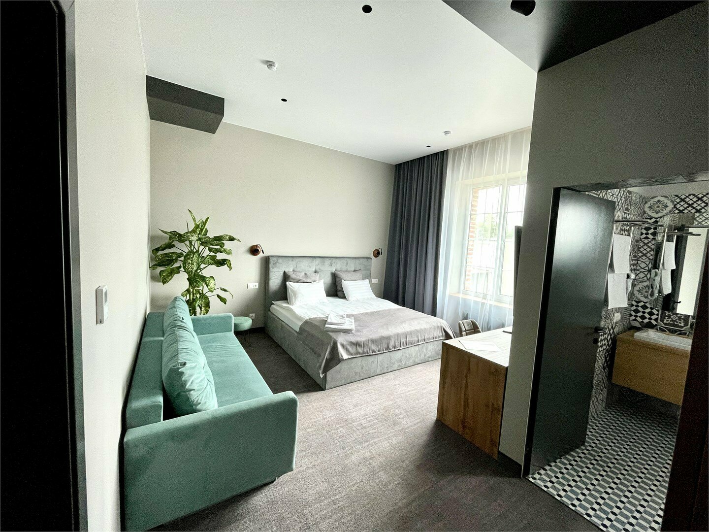 Полулюкс с ванной 2-местный + 2 дополнительных места