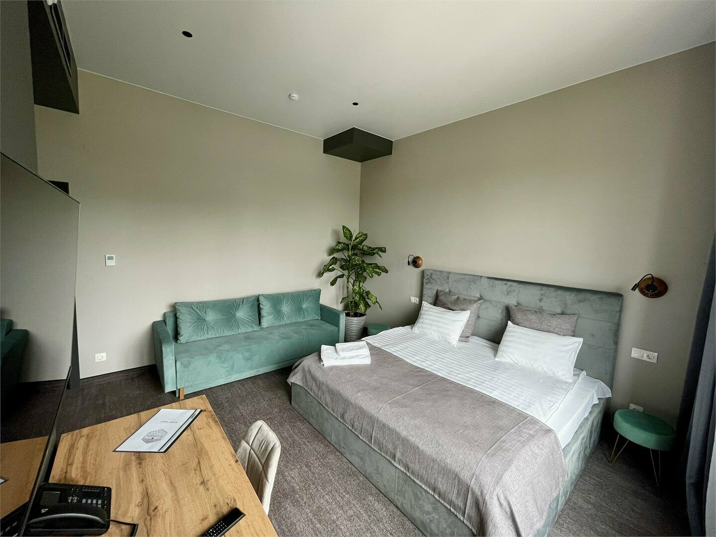 Полулюкс с ванной 2-местный + 2 дополнительных места