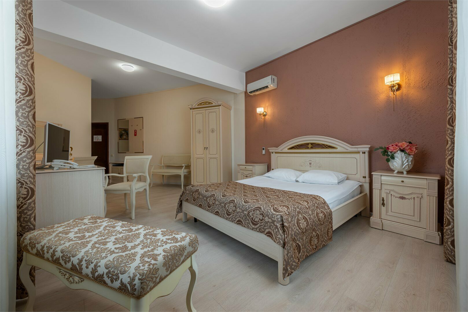 Улучшенный / Superior Room