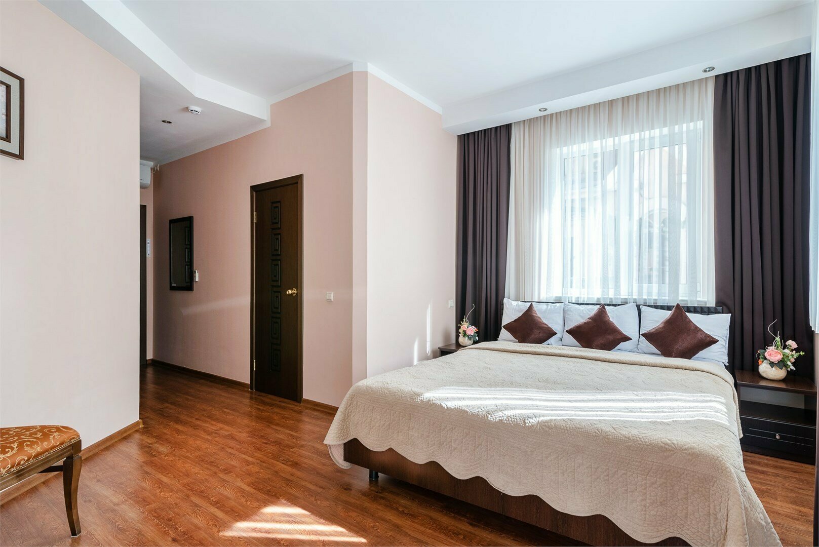 ДВУХМЕСТНЫЙ НОМЕР "ПРЕМЬЕР" С 1 КРОВАТЬЮ