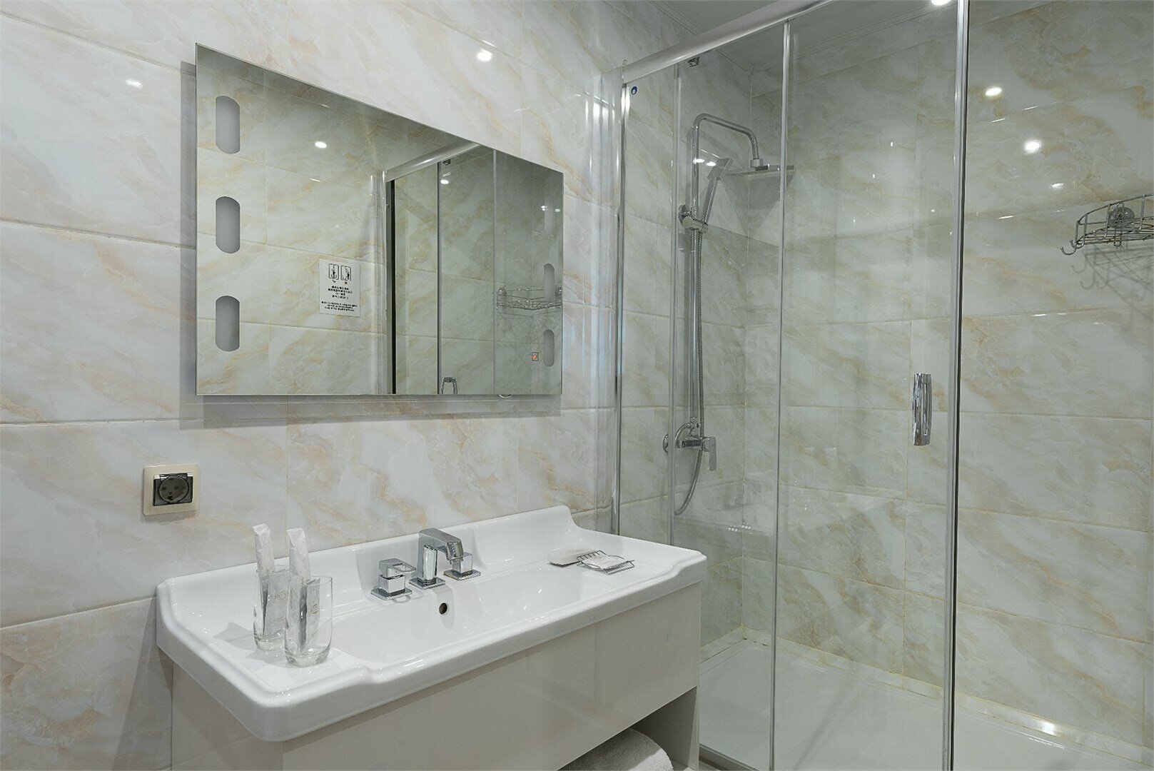 ДВУХМЕСТНЫЙ НОМЕР "ПРЕМЬЕР" С 1 КРОВАТЬЮ