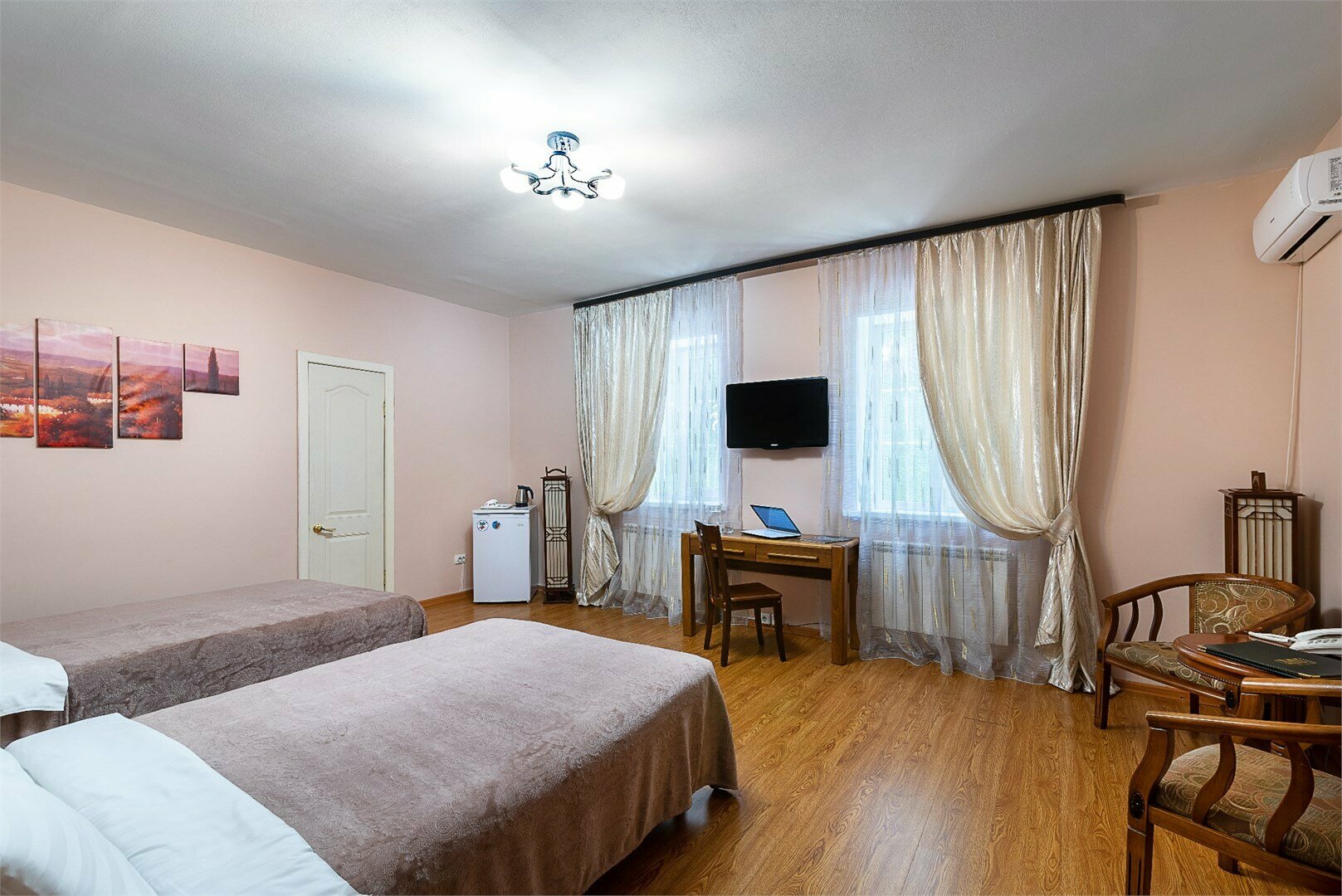 СТАНДАРТНЫЙ ДВУХМЕСТНЫЙ НОМЕР С 2 ОТДЕЛЬНЫМИ КРОВАТЯМИ