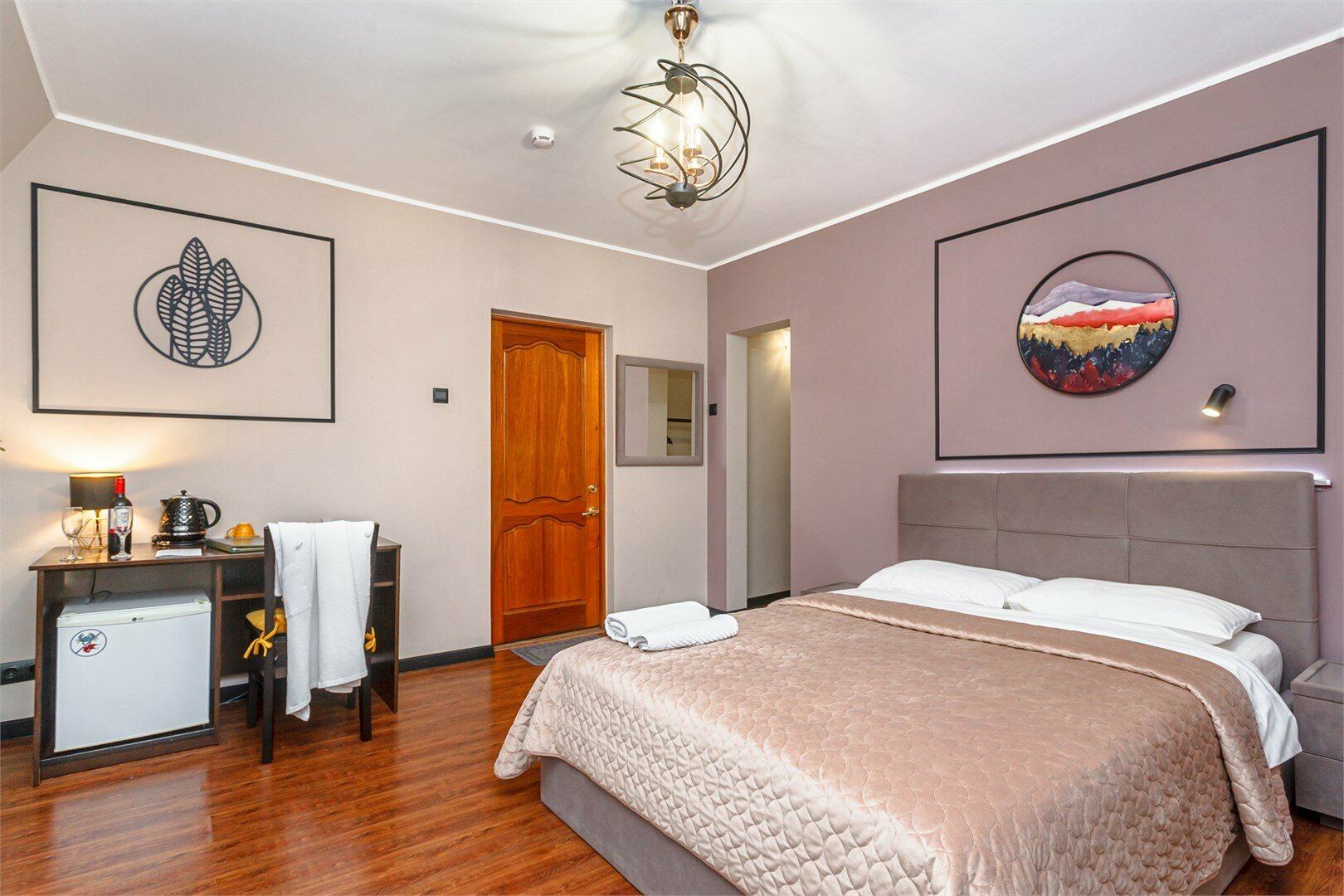 ОДНОМЕСТНЫЙ НОМЕР С СОБСТВЕННЫМ ОТДЕЛЬНЫМ САН УЗЛОМ