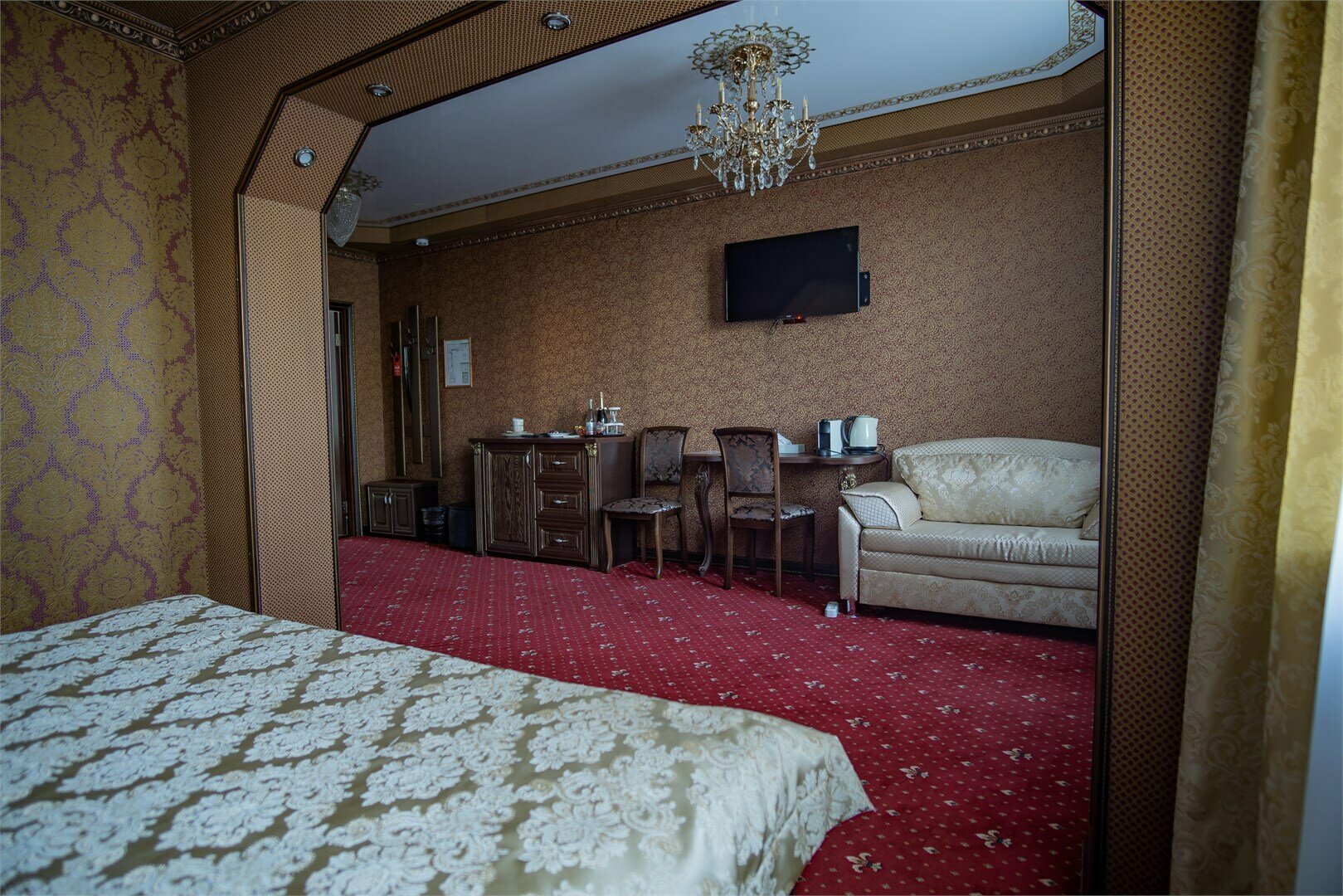 Люкс с кроватью размера "queen-size" и гидромассажной ванной