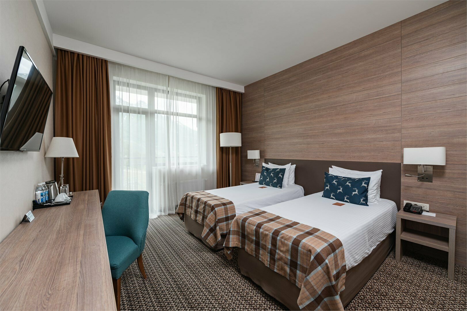 Стандартный двухместный номер с двумя раздельными кроватями (с балконом)