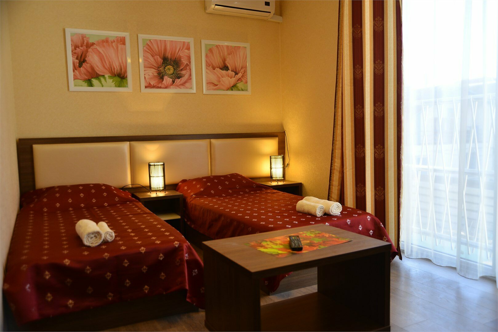 2-местный стандарт с французским балконом 2 раздельными кроватями БЕЗ ВИДА