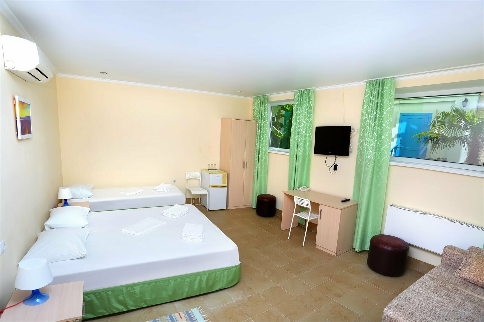 Четырехместный номер эконом-класса