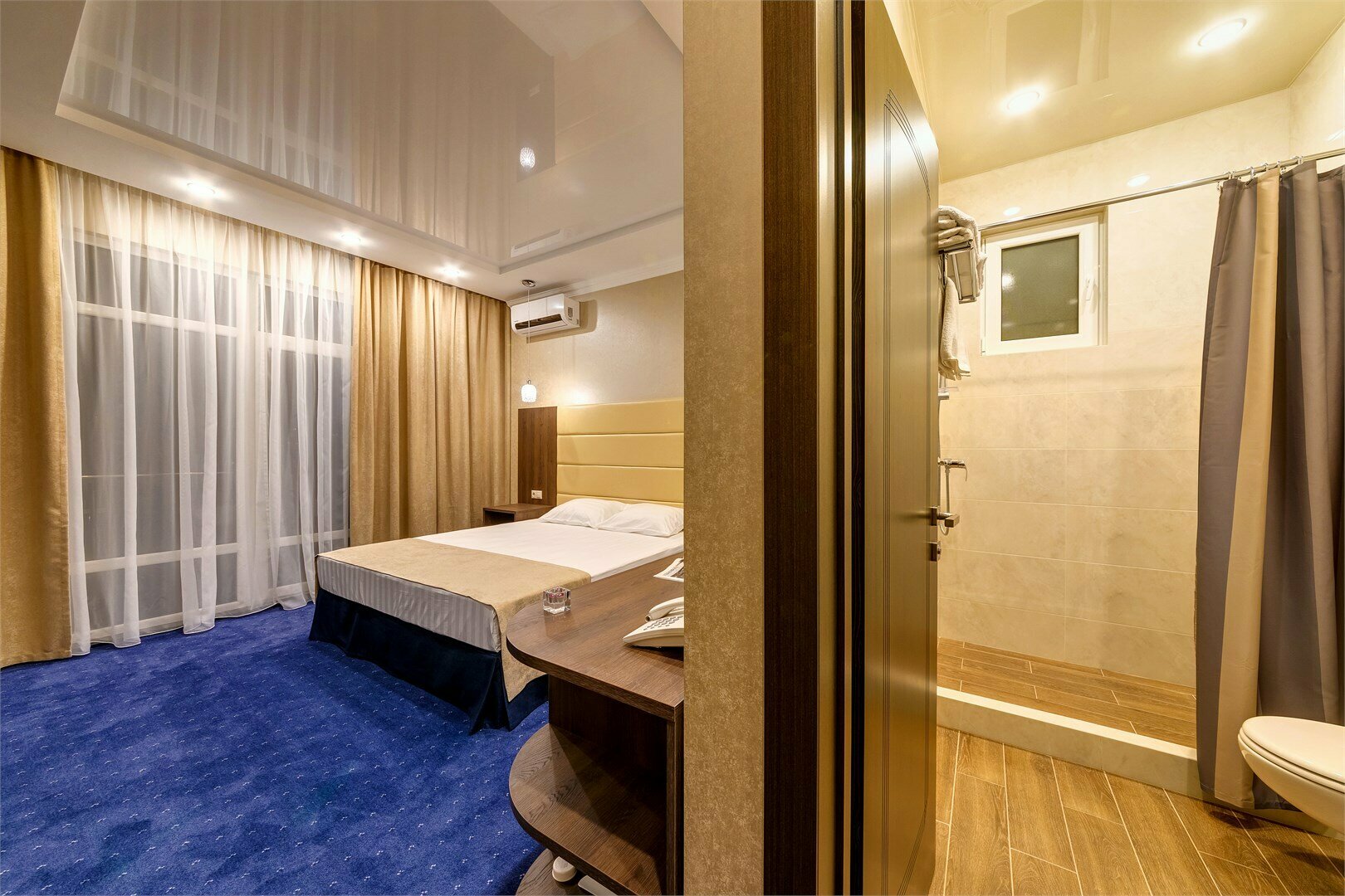 Стандарт с балконом и диваном