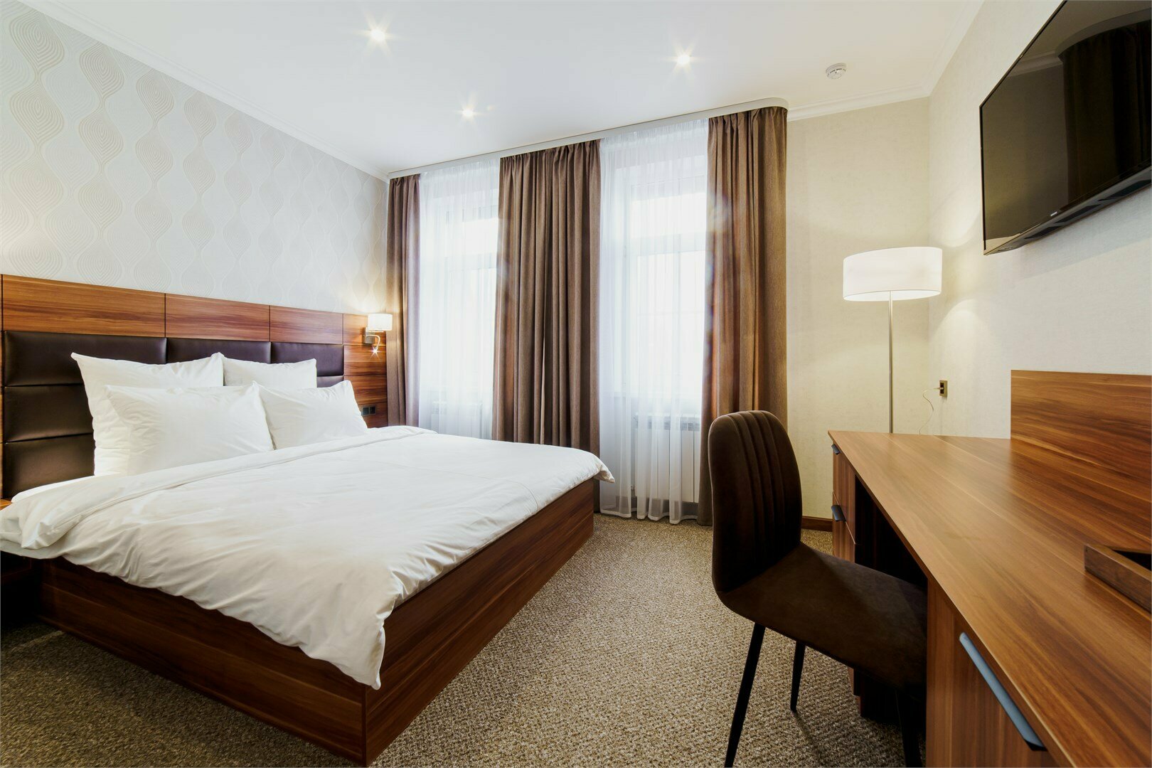 Улучшенный номер с кроватью размера «king-size»