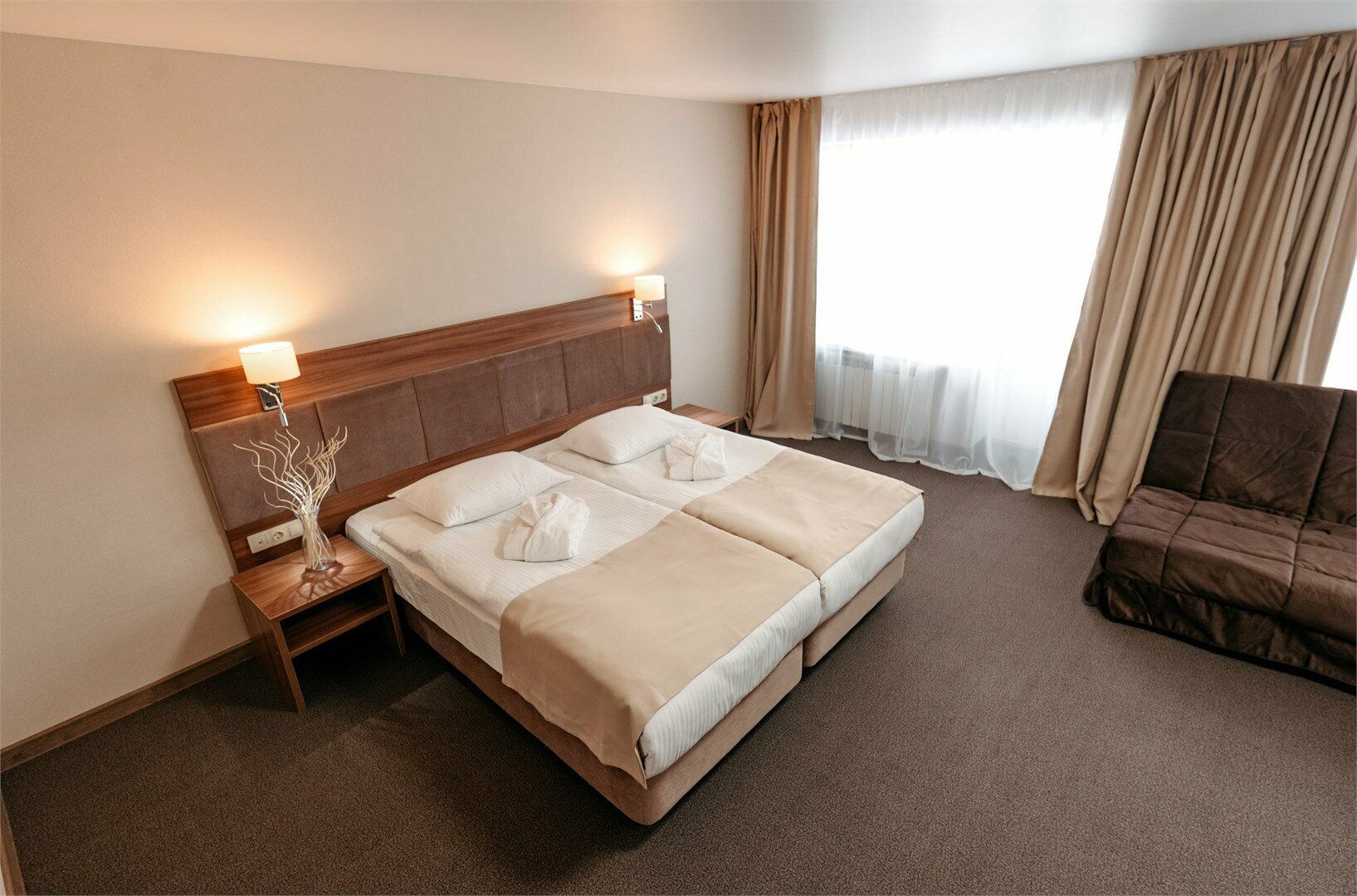 ДЕЛЮКС (1 ДВУСПАЛЬНАЯ КРОВАТЬ)