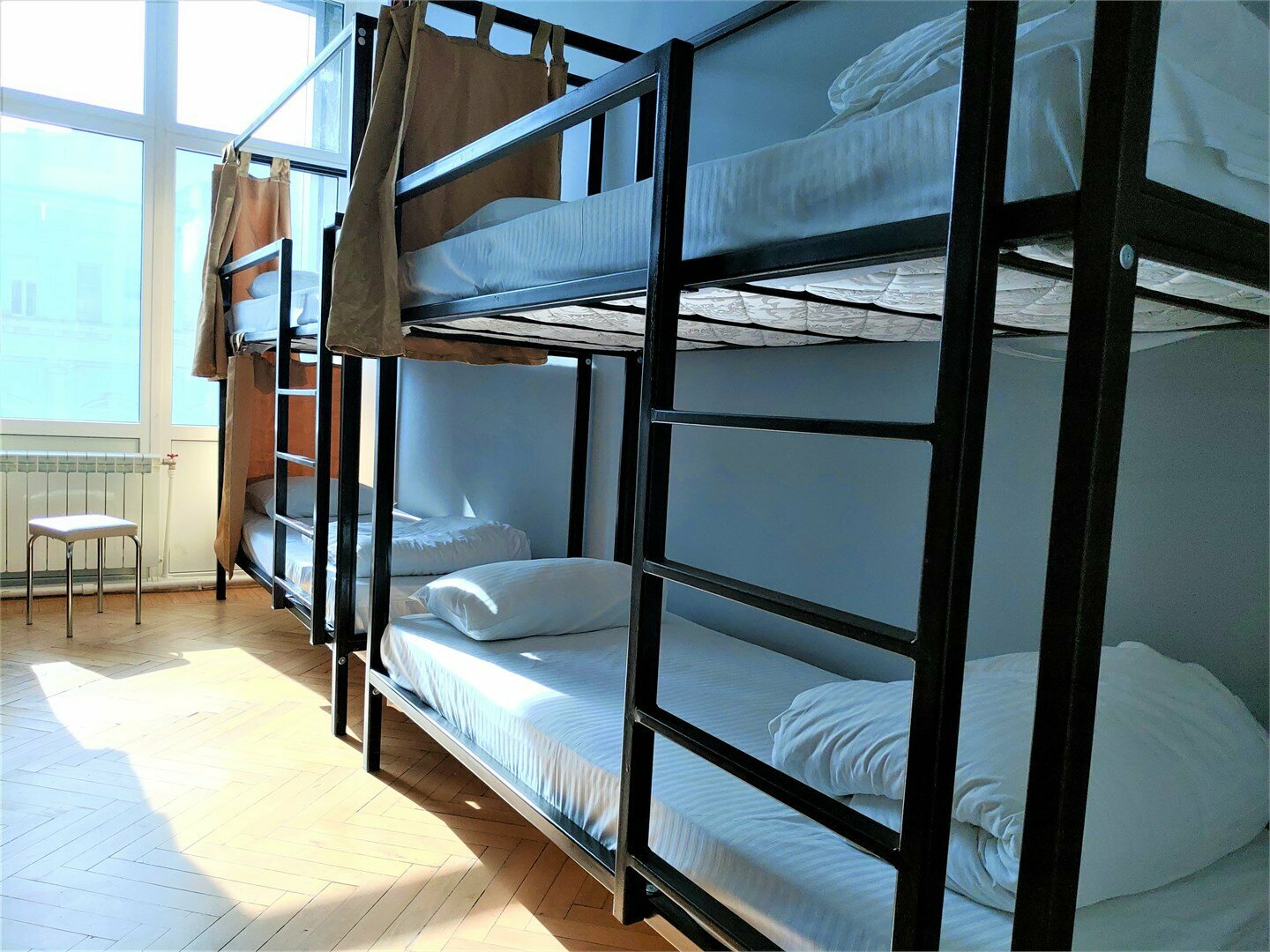 Нижнее место в мужском 8ми местном номере №407