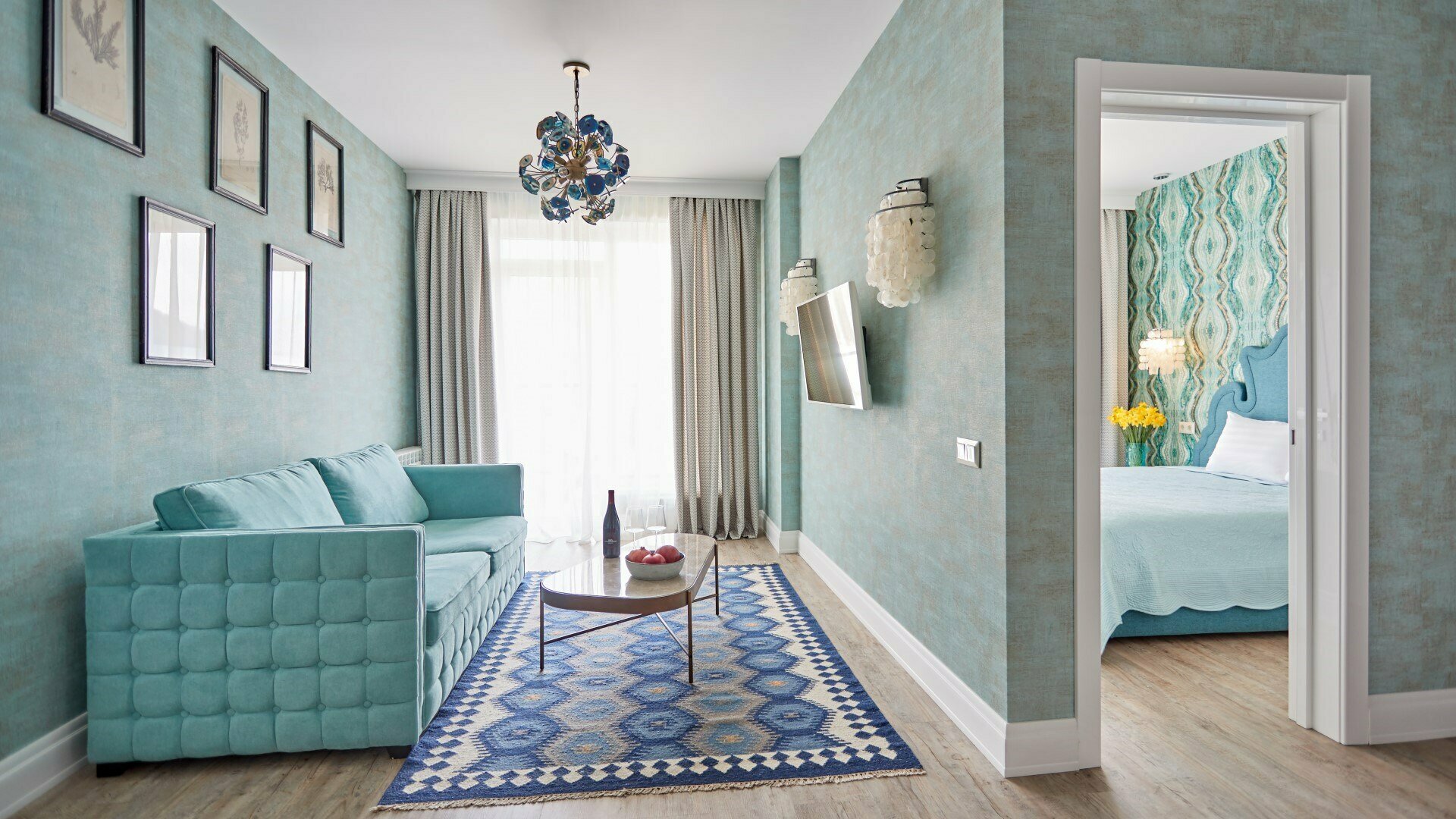 Люкс с балконом (гостиная и спальня)