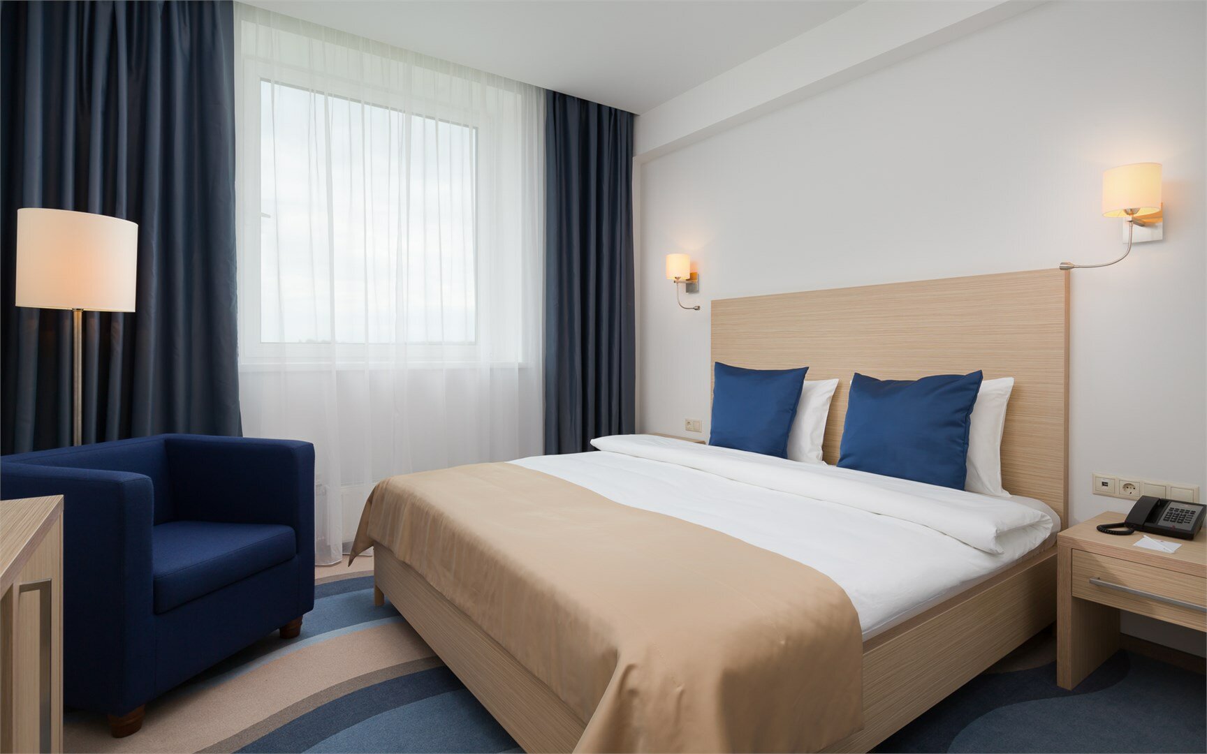 Стандарт с одной большой кроватью корпус SKY