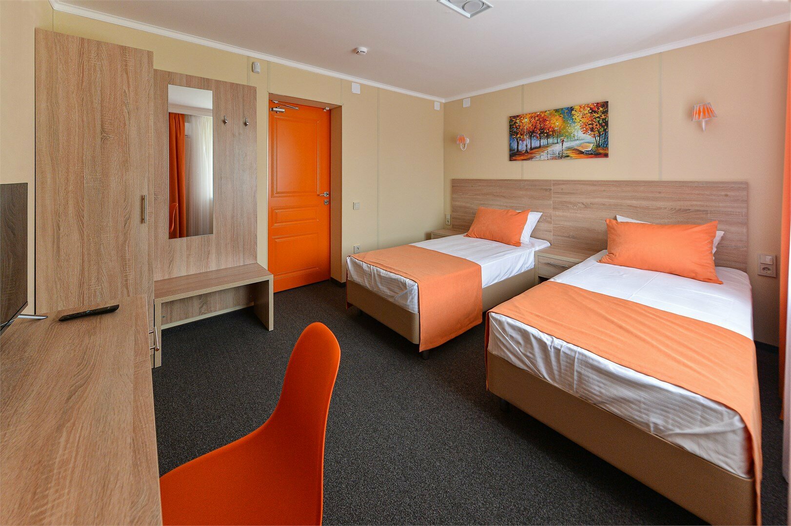 Стандартный двухместный номер с двумя раздельными кроватями и санузлом на два номера