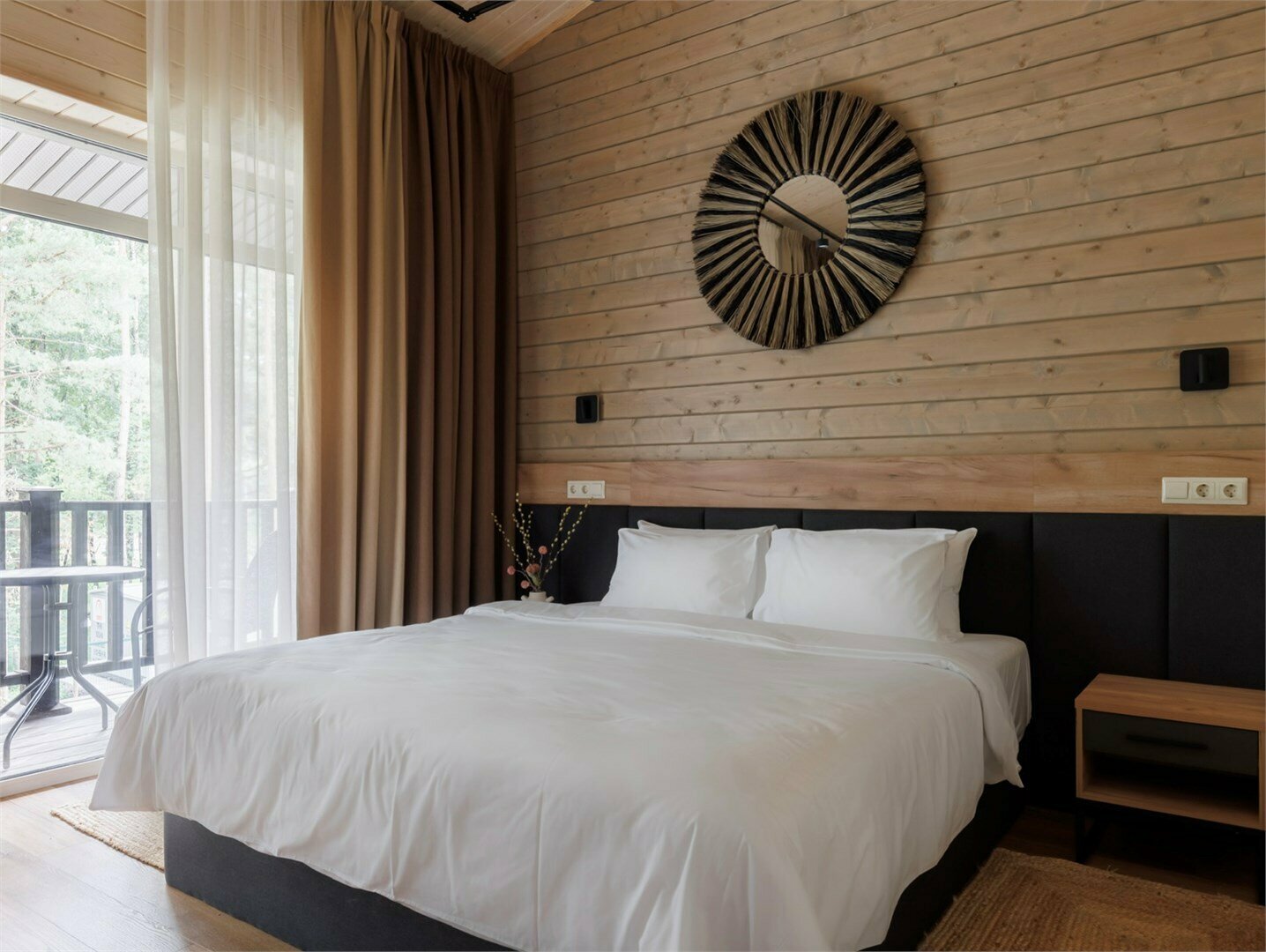 Стандартный номер с двуспальной кроватью и балконом