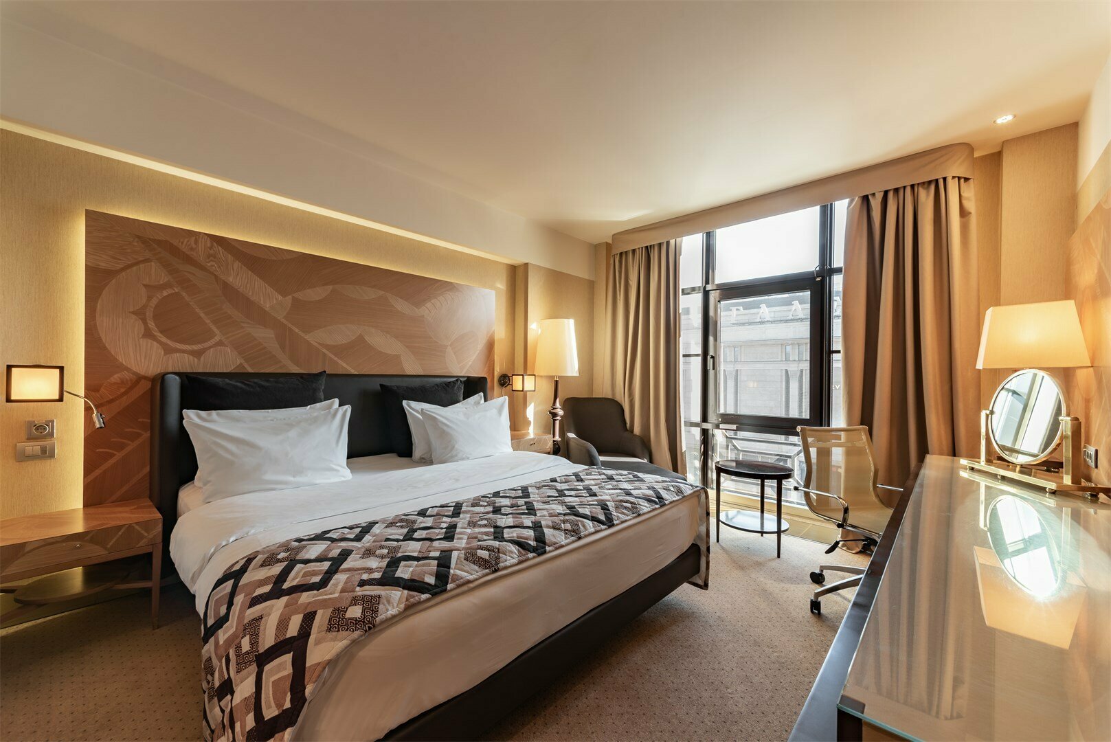 Улучшенный номер с Французским окном