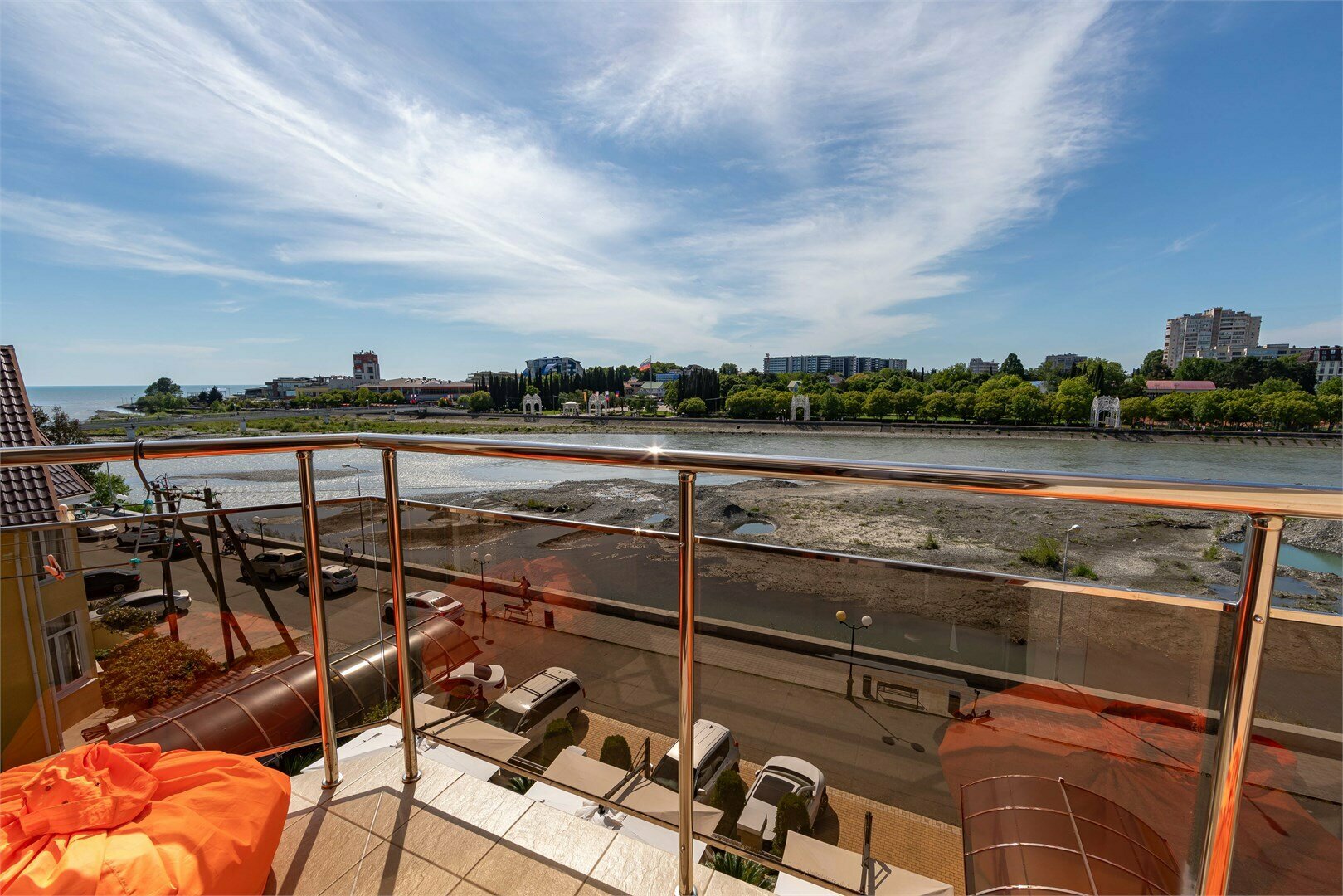 Стандарт семейный, вид на реку