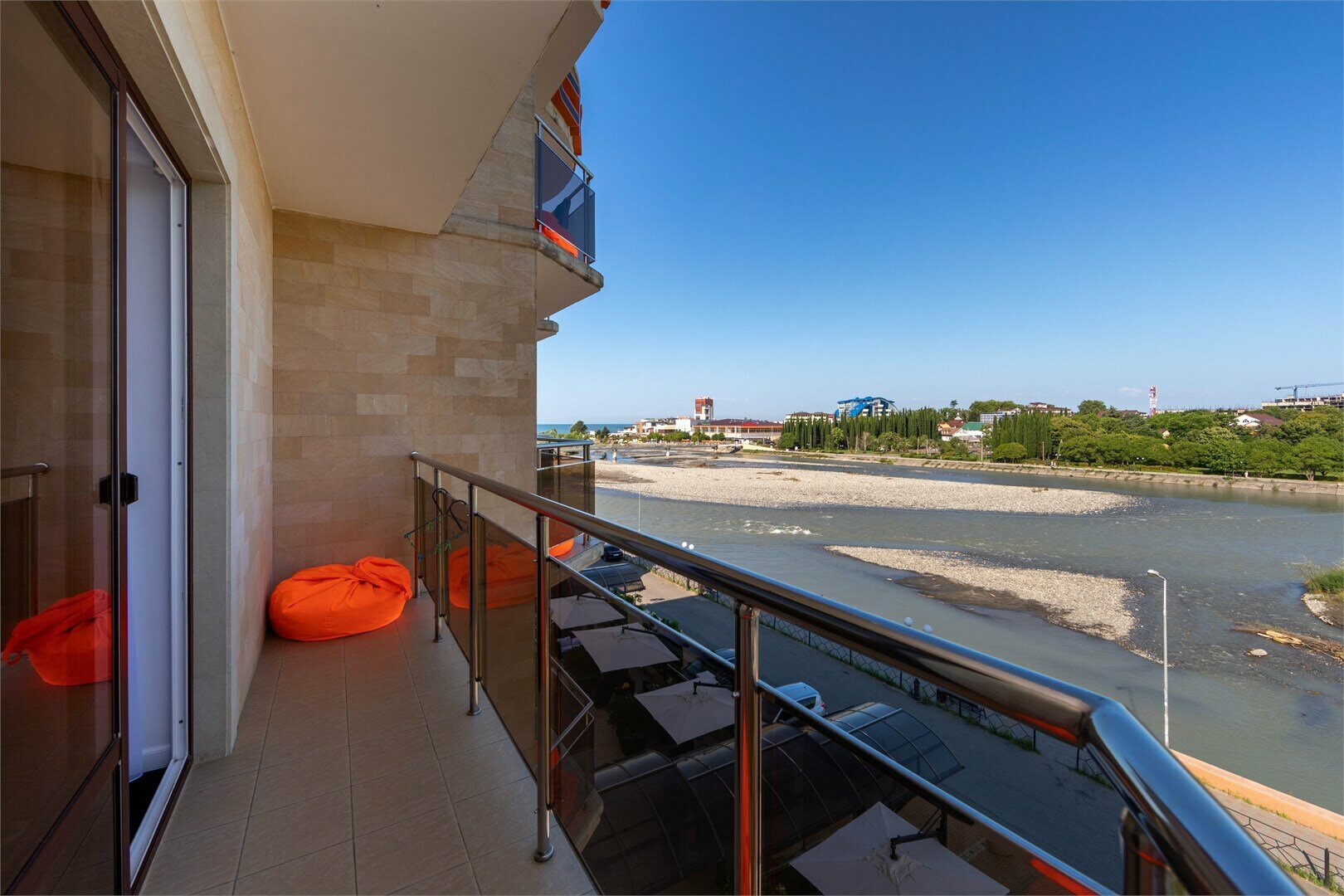 Комфорт, вид на реку