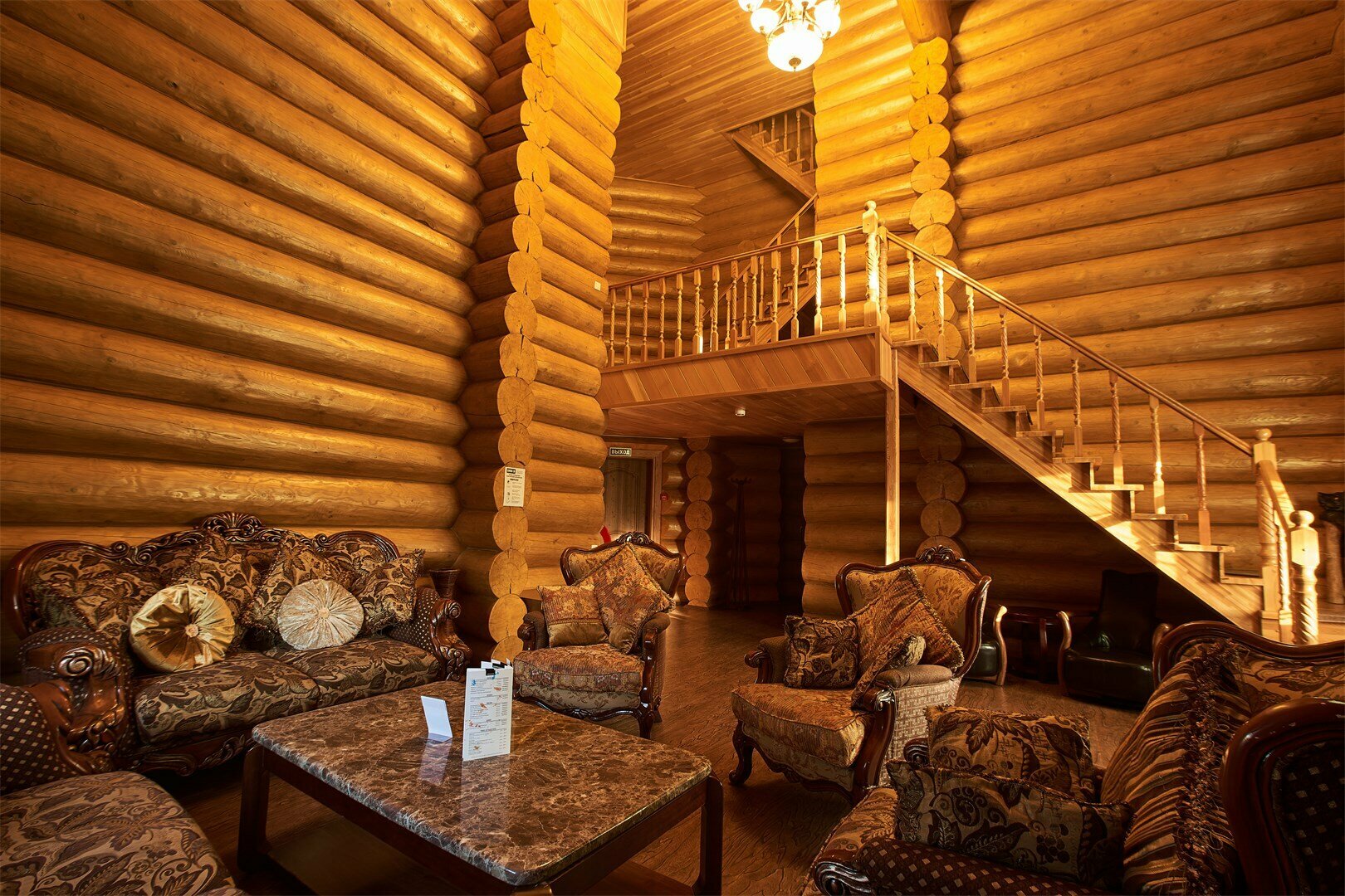 Коттедж "Берлога" Двухэтажный коттедж с 4 спальнями