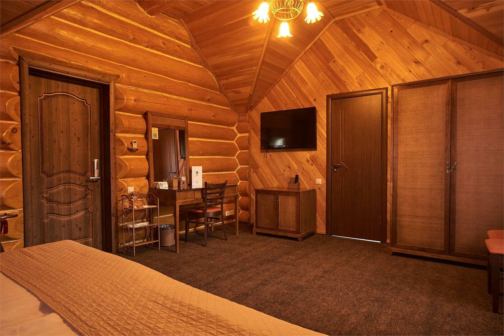 Номер в "Бревенчатом доме" с двумя раздельными кроватями